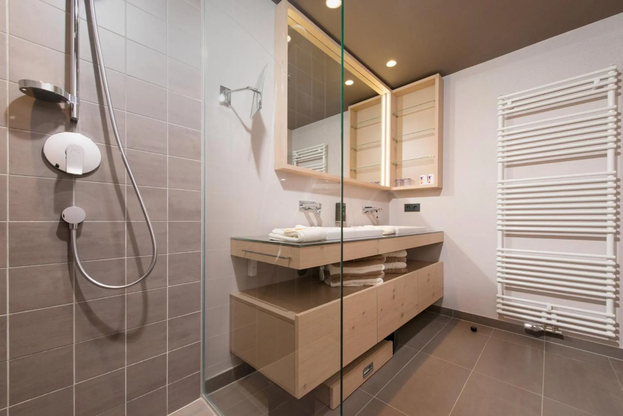 Shower in Familotel Alphotel