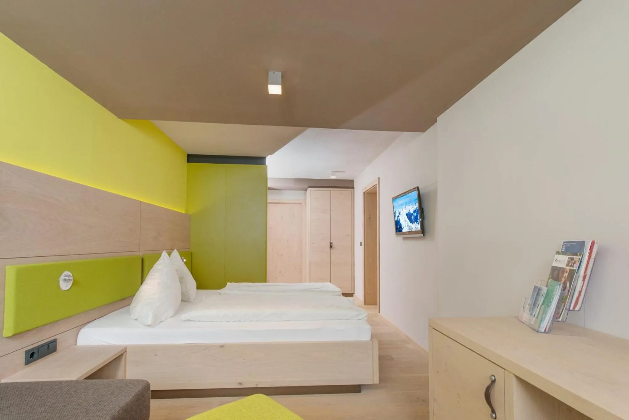 Photo of the whole room, Bed in Familotel Alphotel