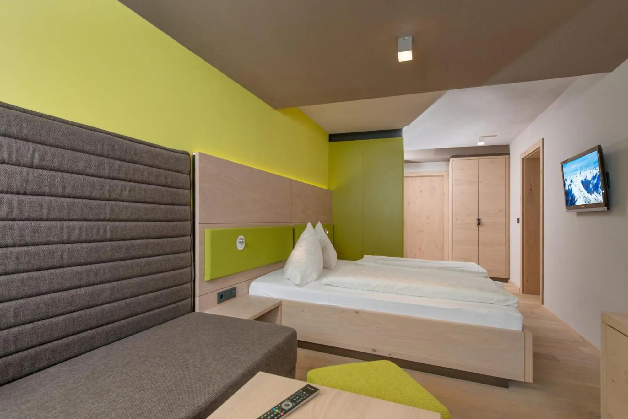 Photo of the whole room, Bed in Familotel Alphotel