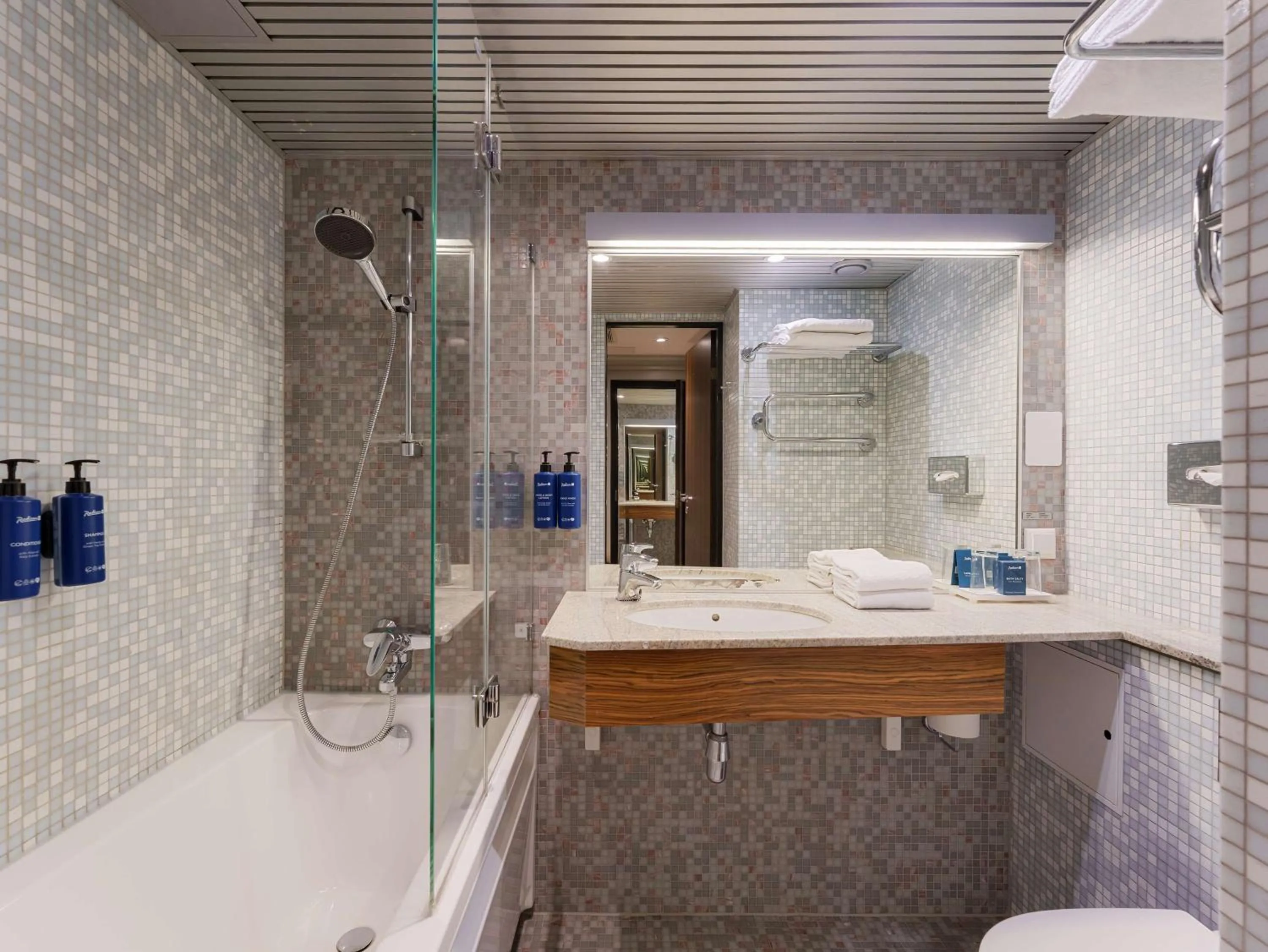 Bathroom in Radisson Blu Hotel Olümpia