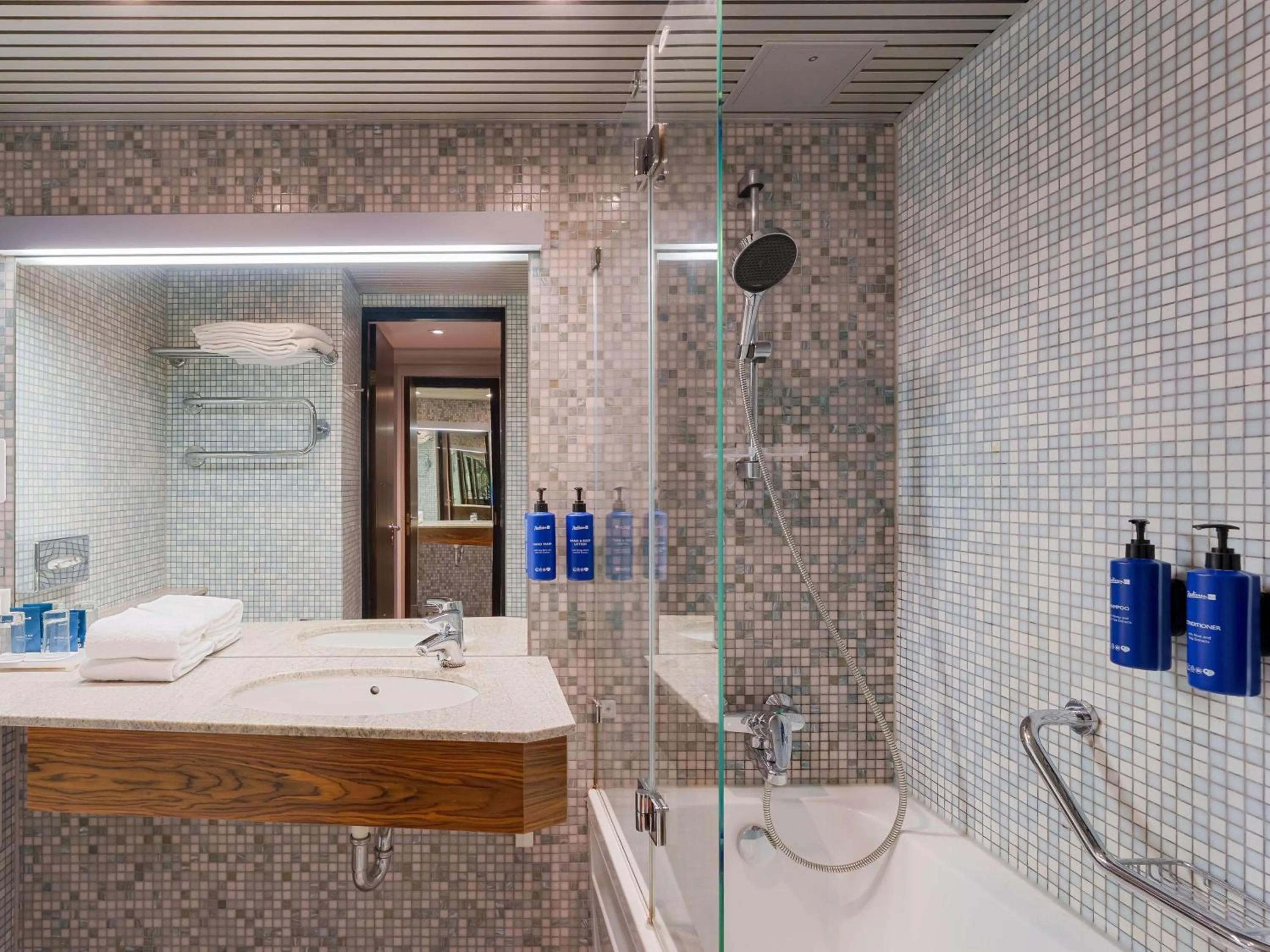 Bathroom in Radisson Blu Hotel Olümpia