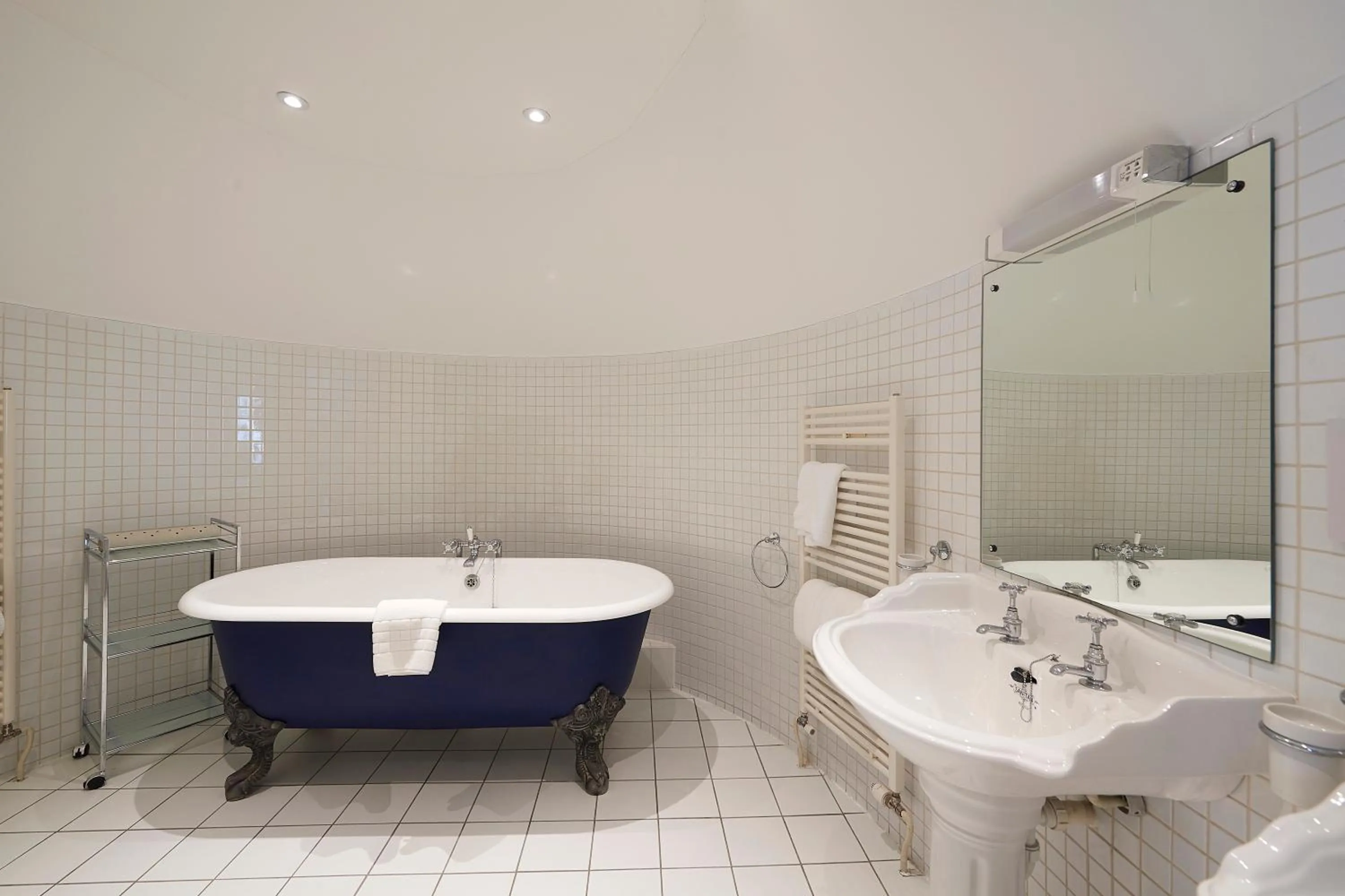 Bathroom in Royal Golf Hotel, by Highland Coast Hotels