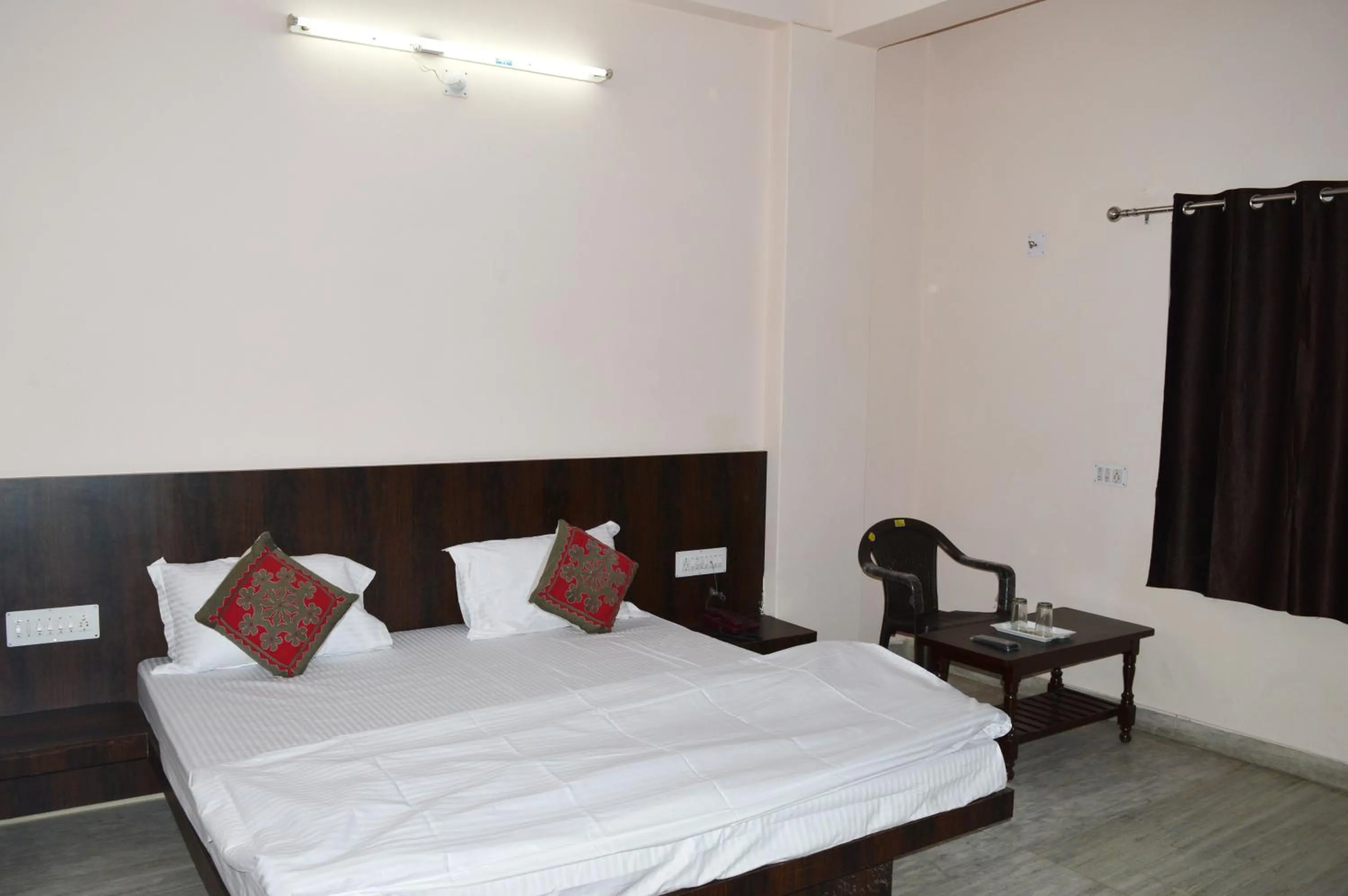 Bed in Laxmi Mahal