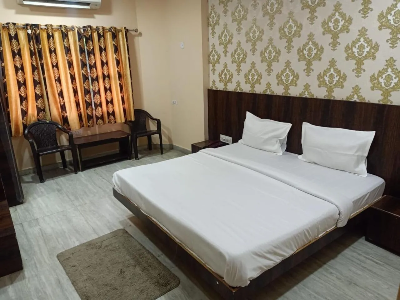 Bedroom, Bed in Laxmi Mahal