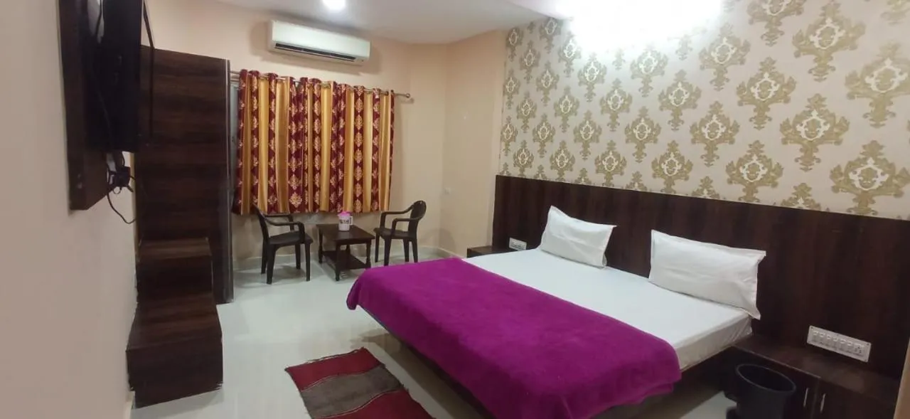 Bedroom, Bed in Laxmi Mahal