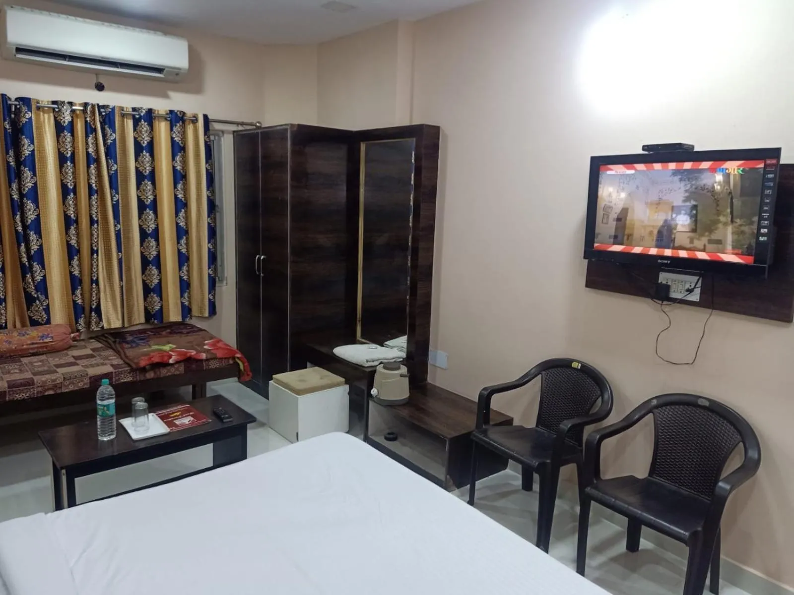 TV and multimedia, Bed in Laxmi Mahal