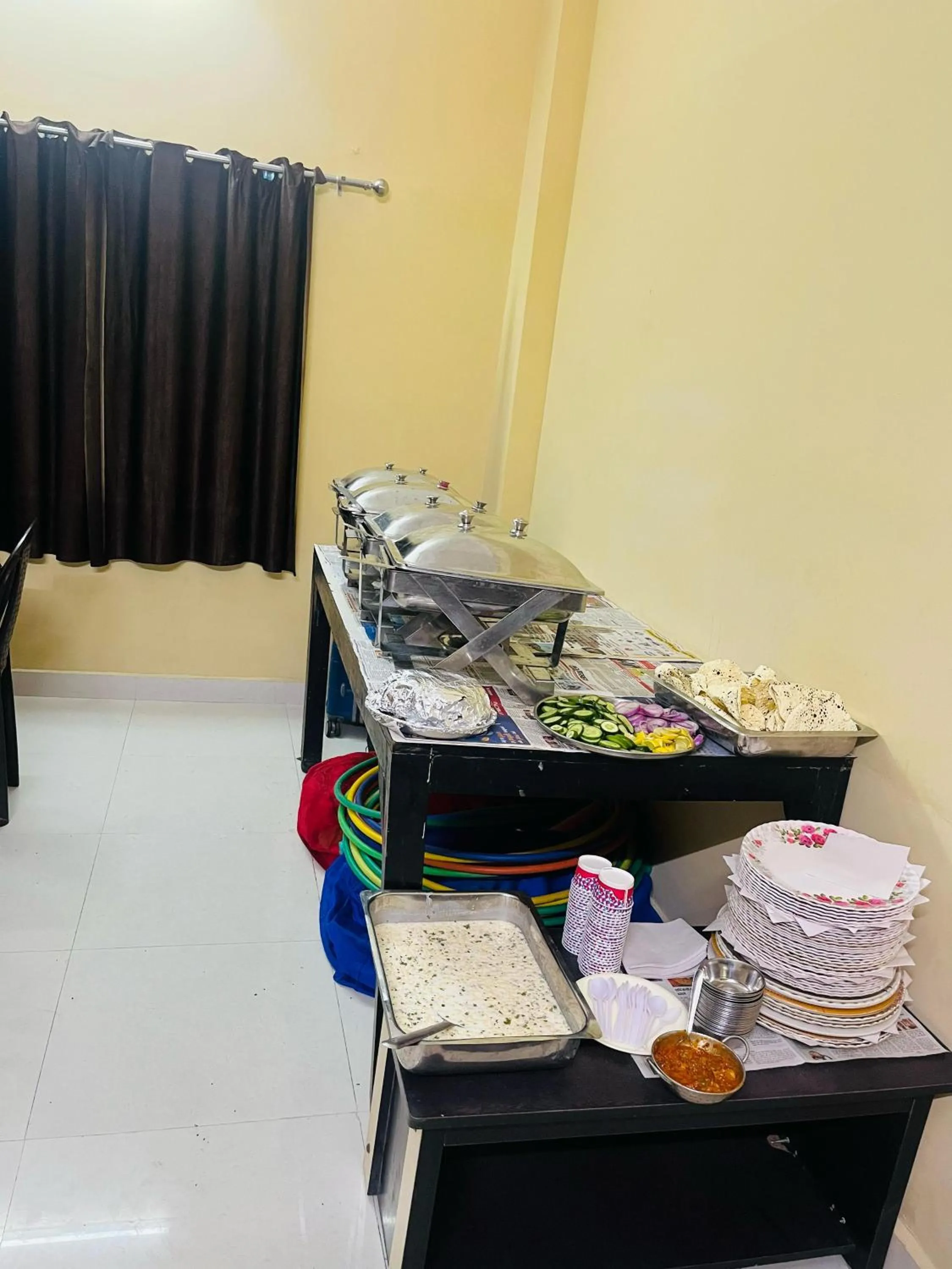 Restaurant/places to eat in Laxmi Mahal