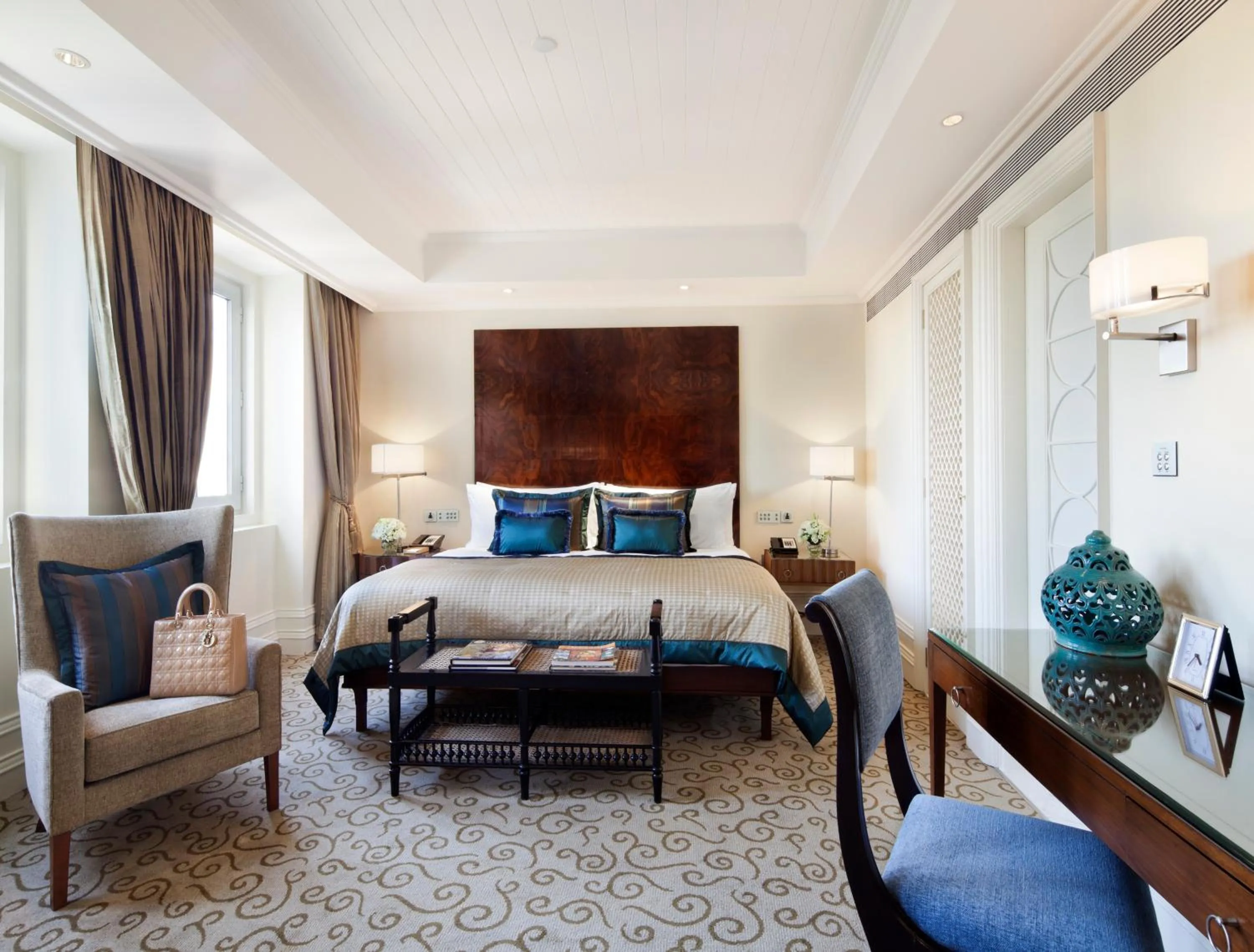 Bed in The Taj Mahal Palace, Mumbai