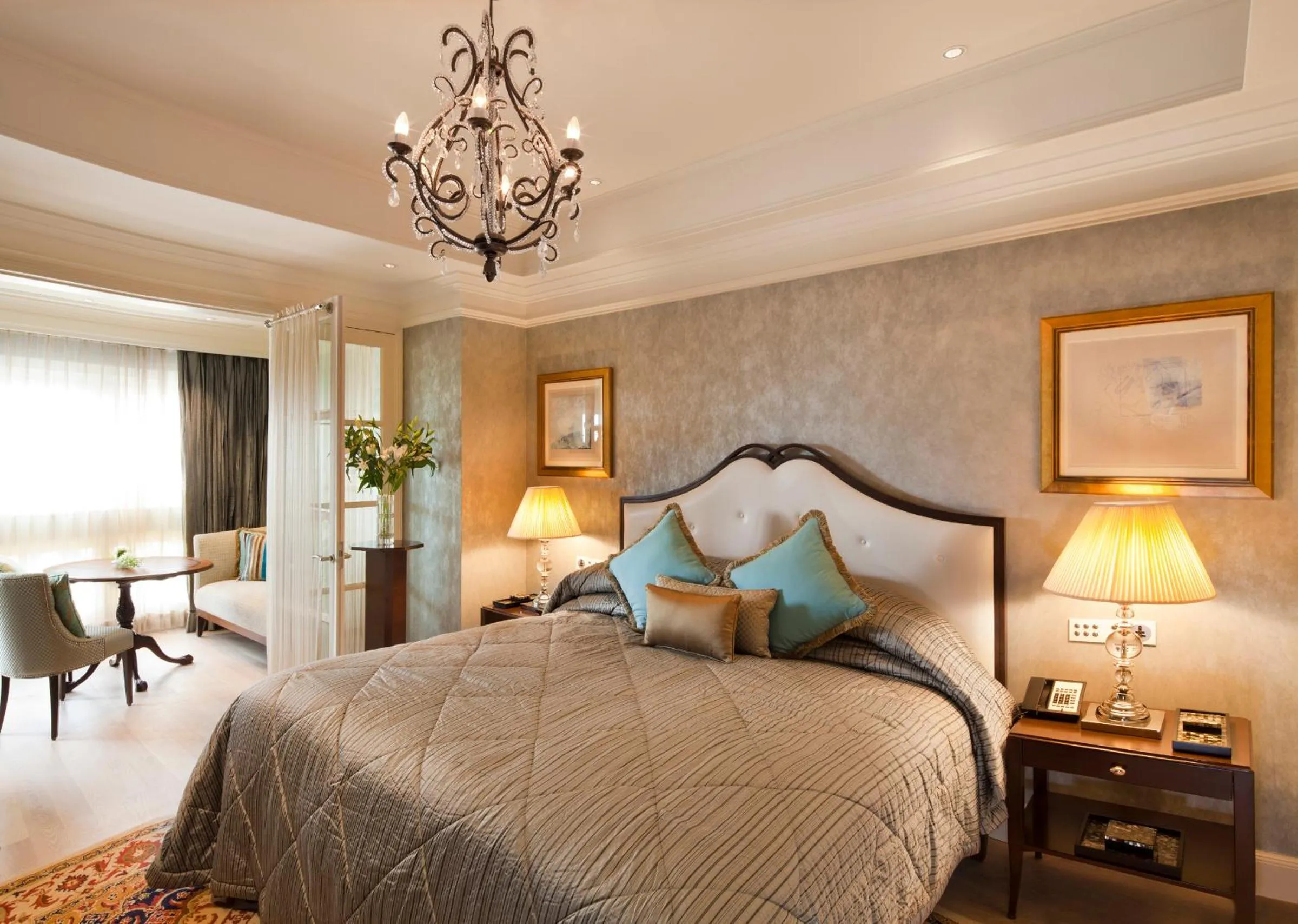 Bed in The Taj Mahal Palace, Mumbai