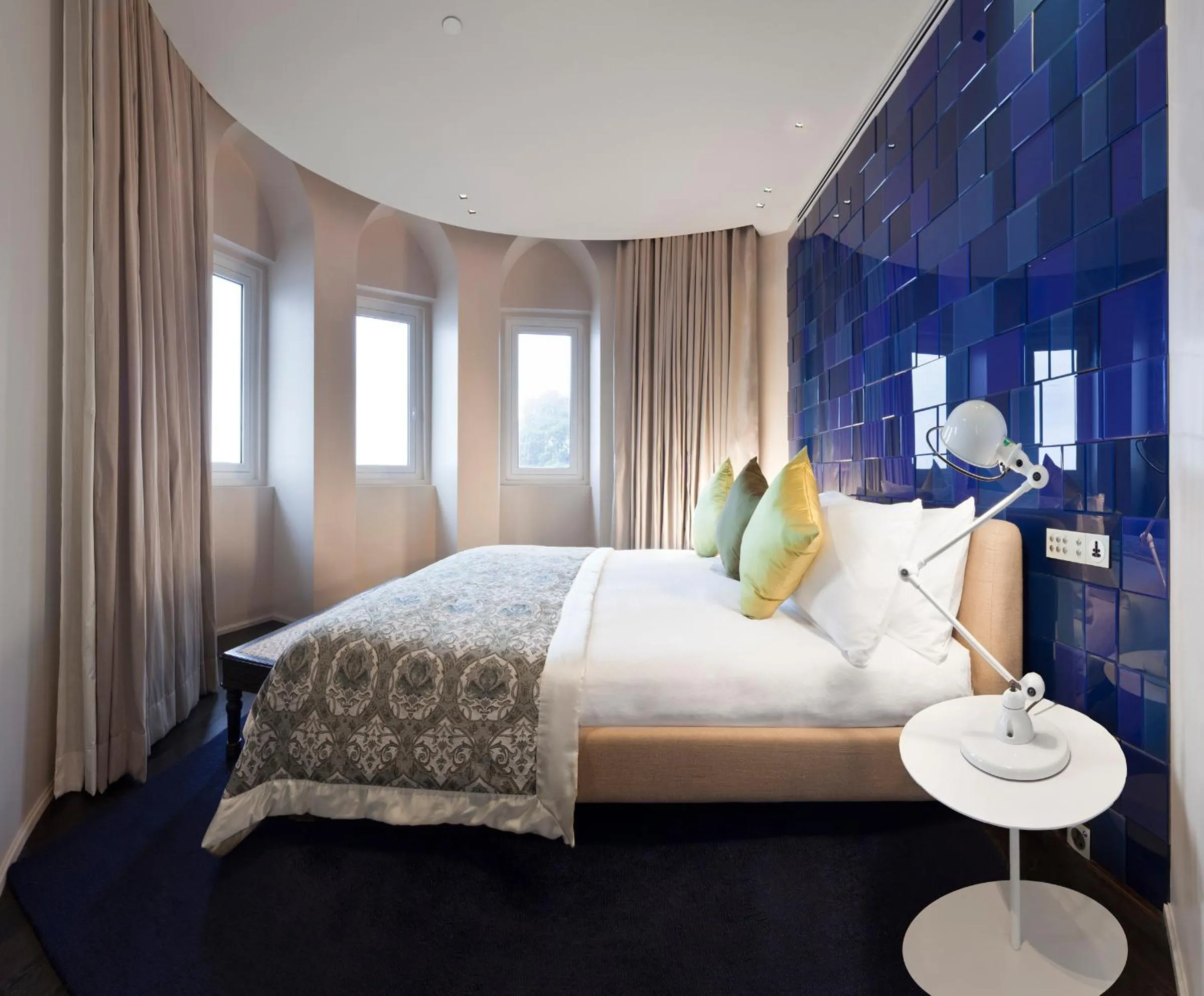 Bedroom, Bed in The Taj Mahal Palace, Mumbai