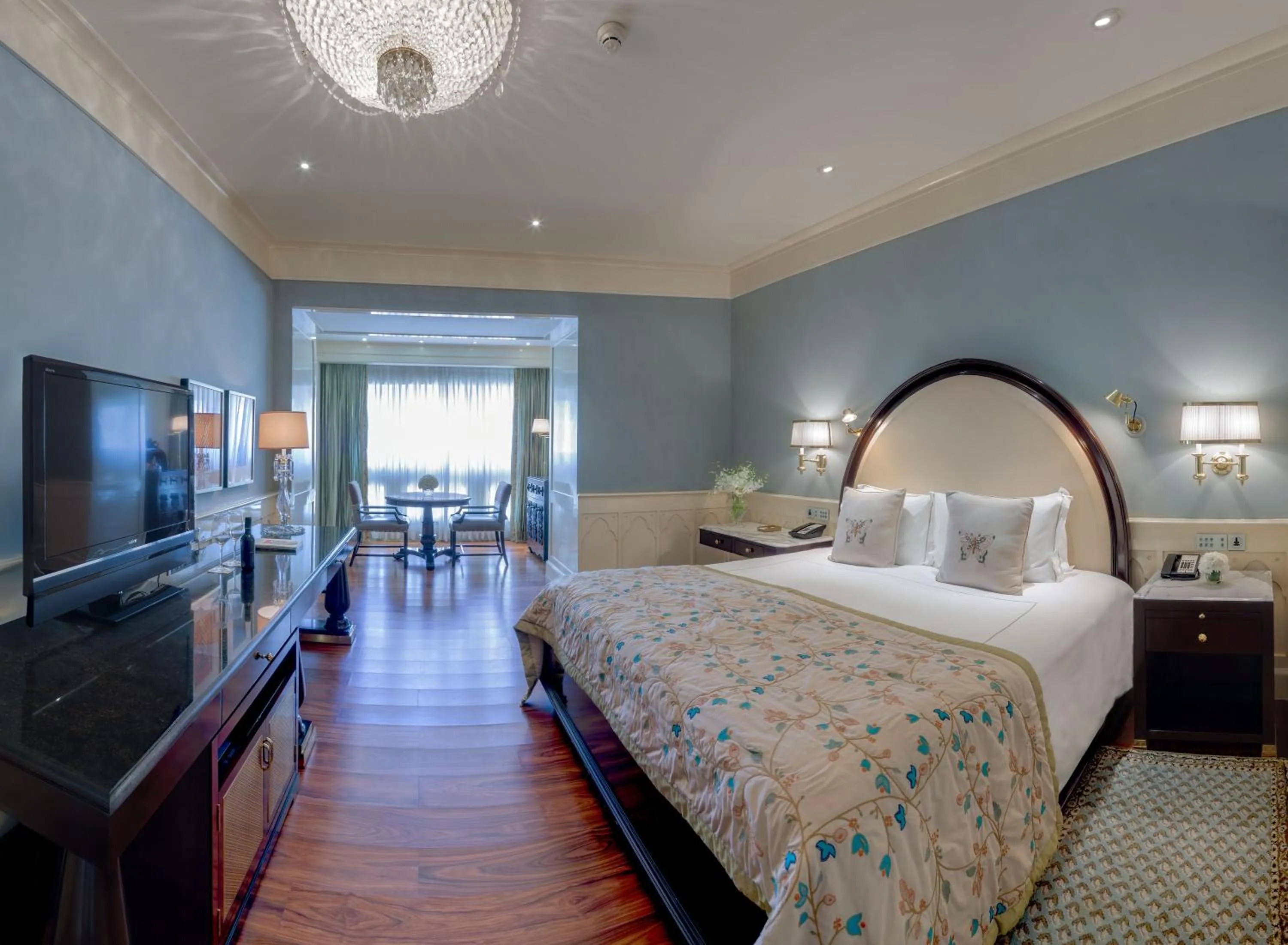 Bedroom, Bed in The Taj Mahal Palace, Mumbai