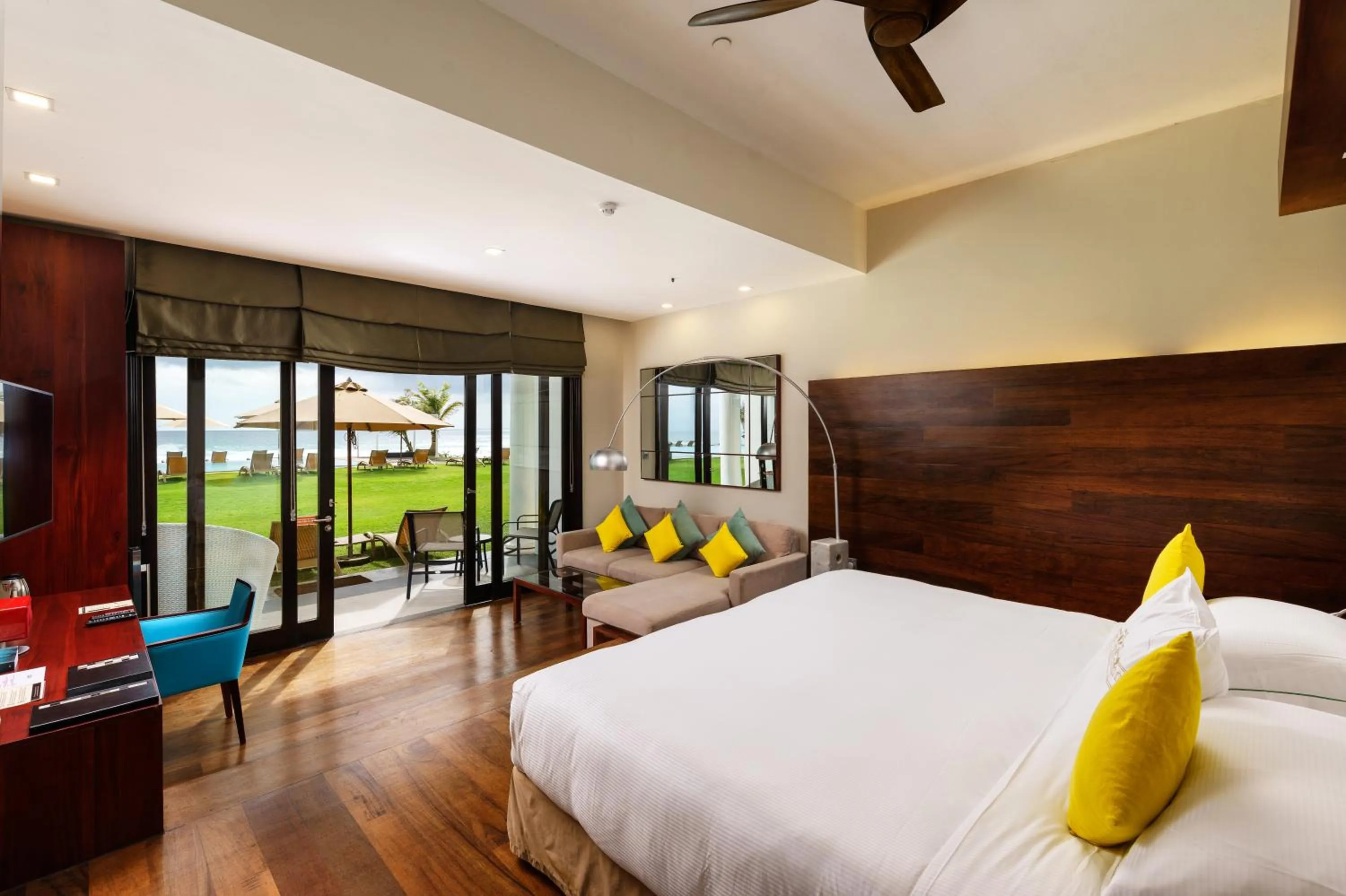 Photo of the whole room, Bed in The Fortress Resort & Spa Galle