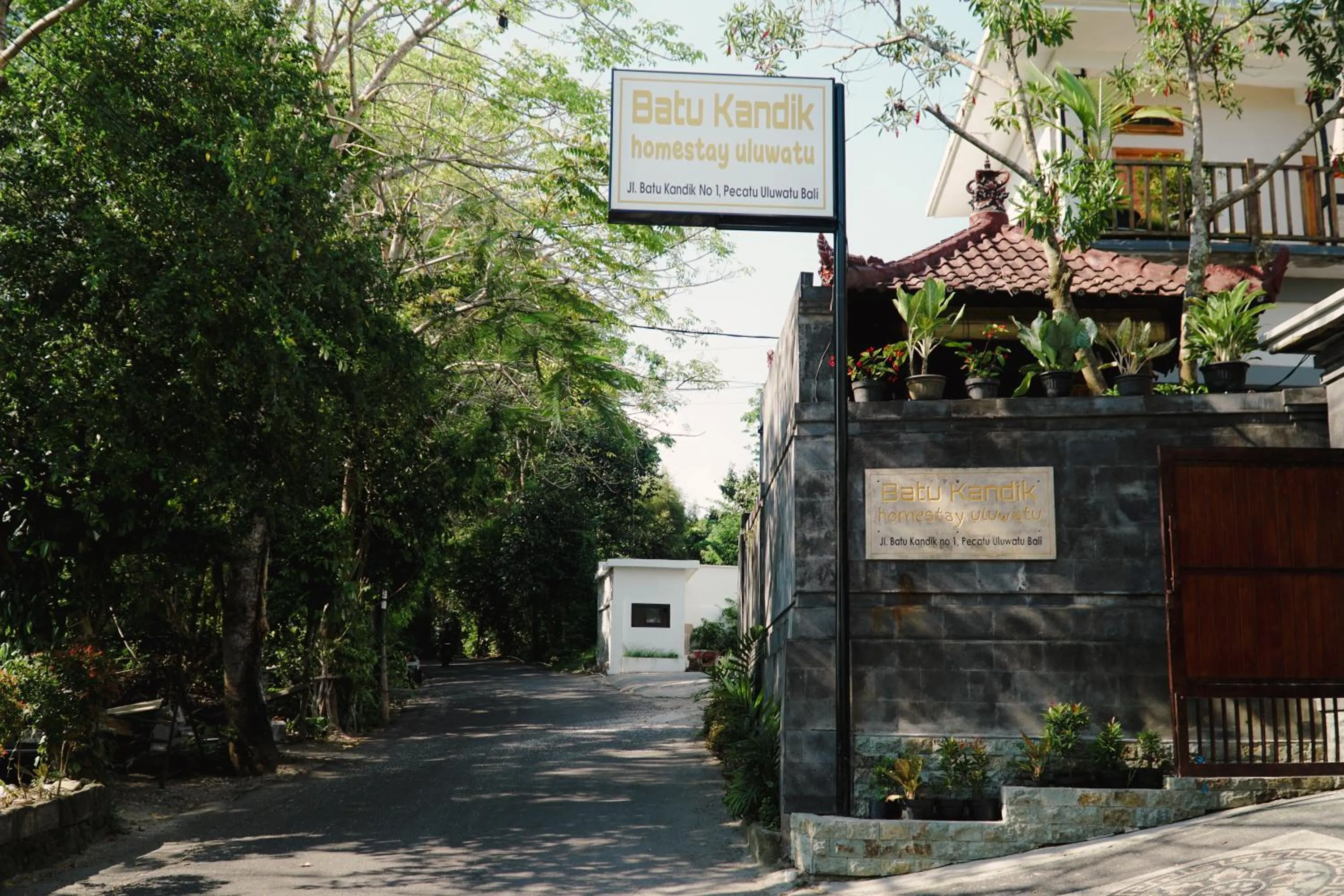 Property building in Batu Kandik Homestay