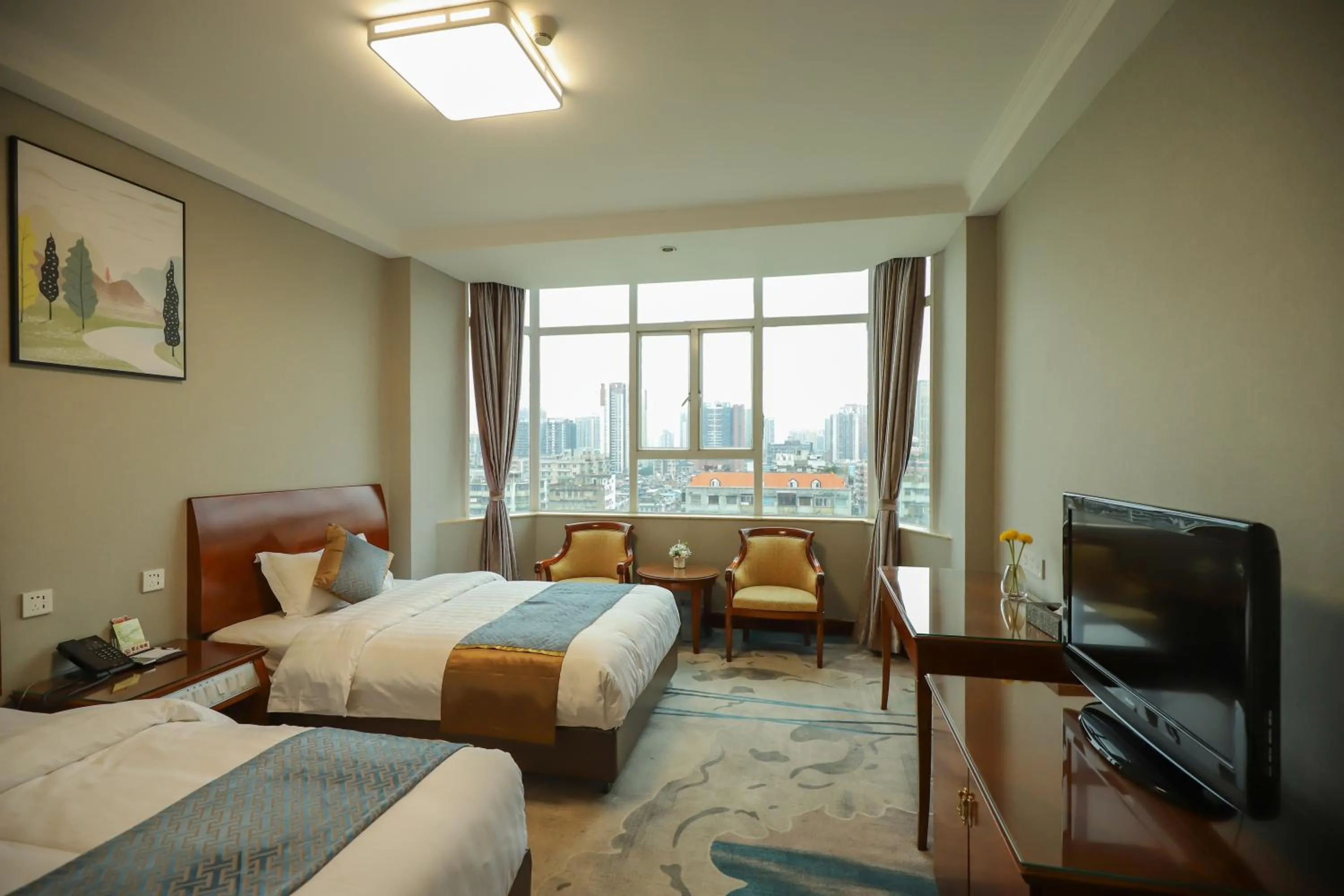 Photo of the whole room, Bed in Five Rams City Hotel