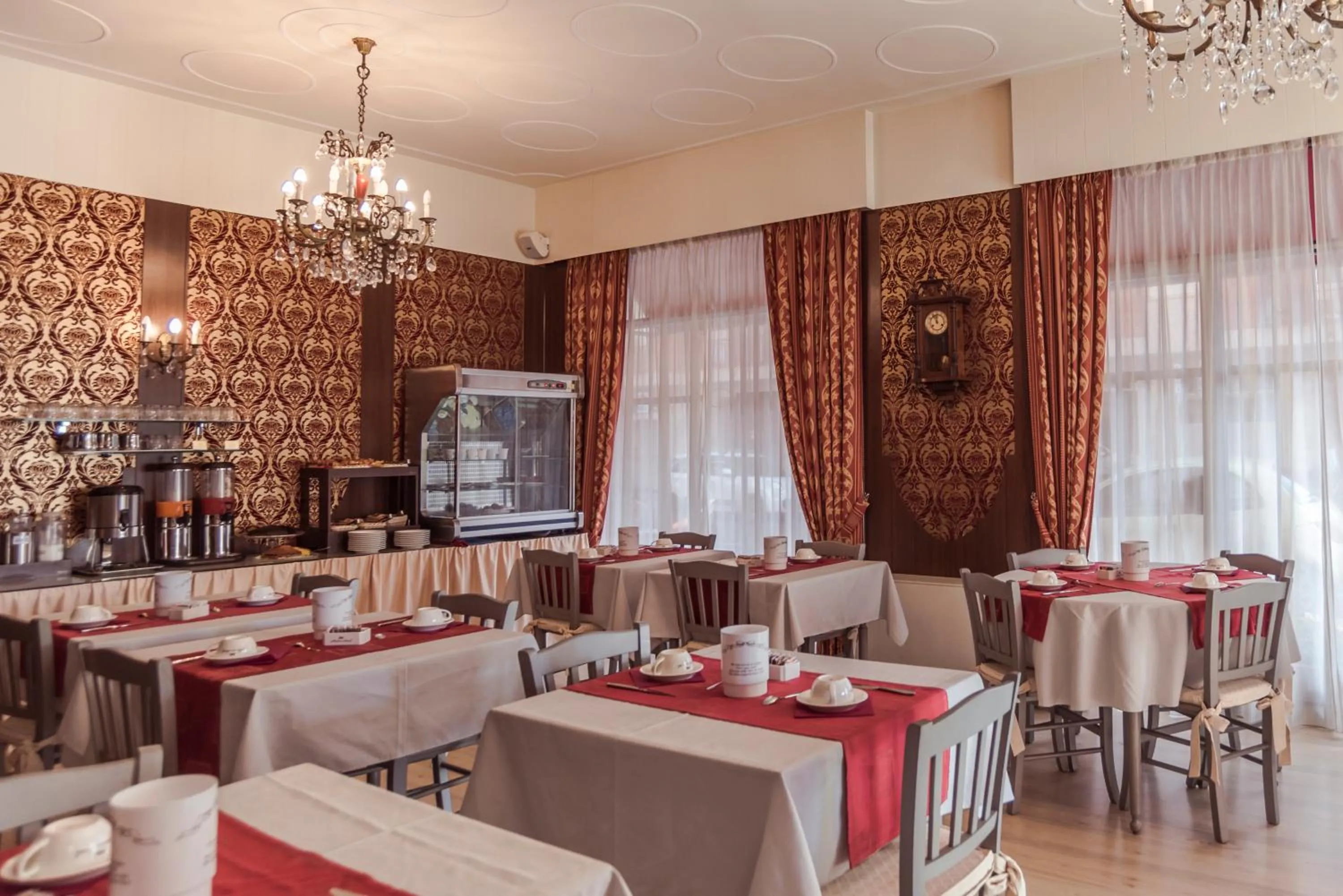 Dining area in Hotel Marisa
