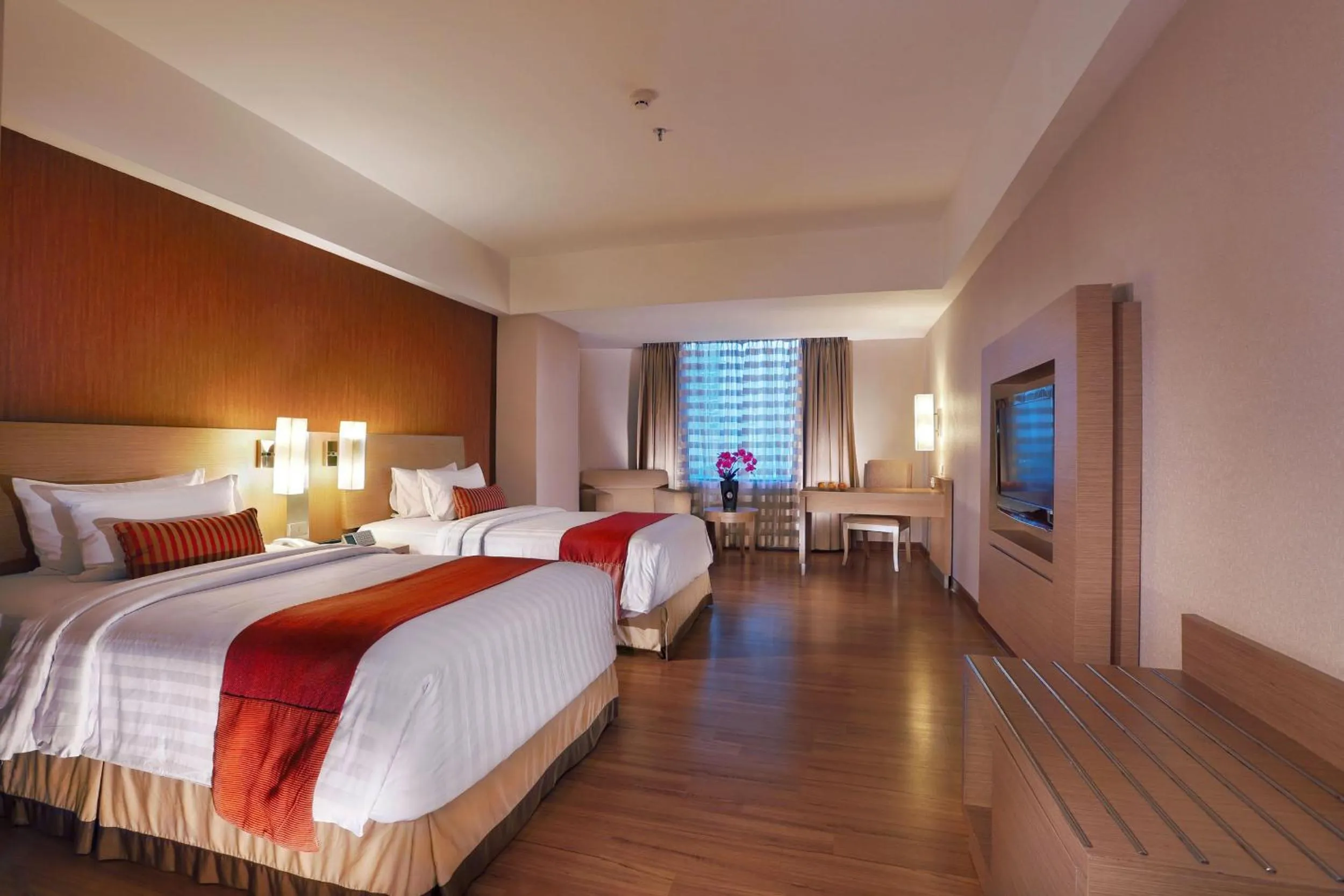 Bed in Grand City Hall Hotel & Serviced Residences