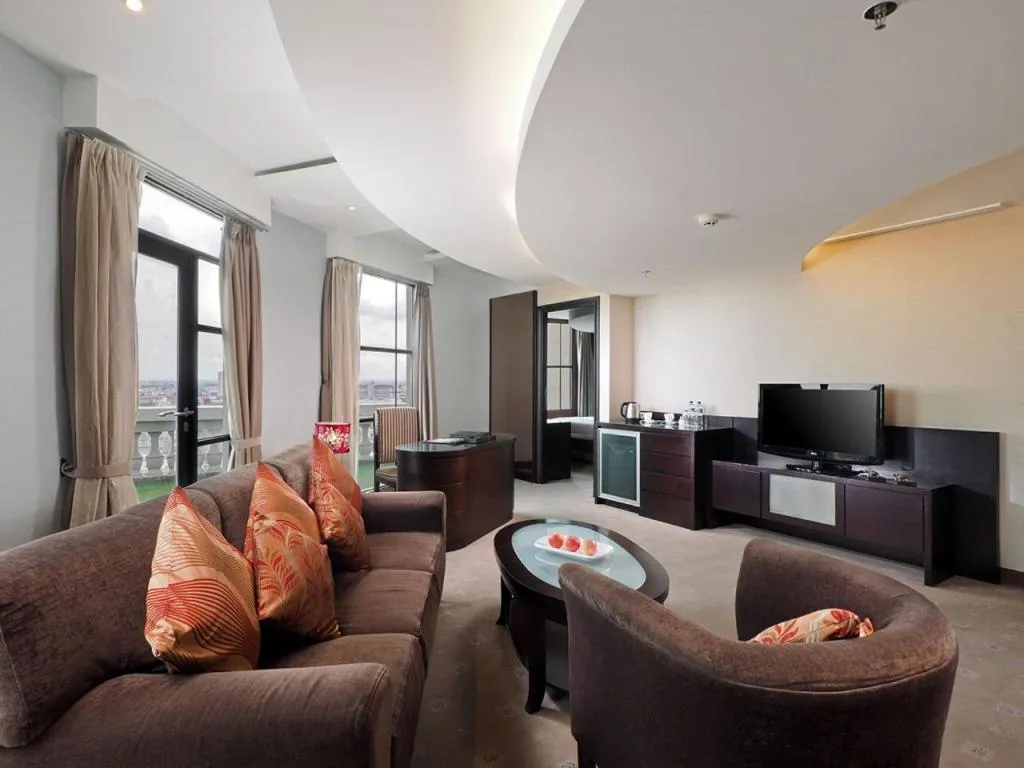 Grand City Hall Hotel & Serviced Residences