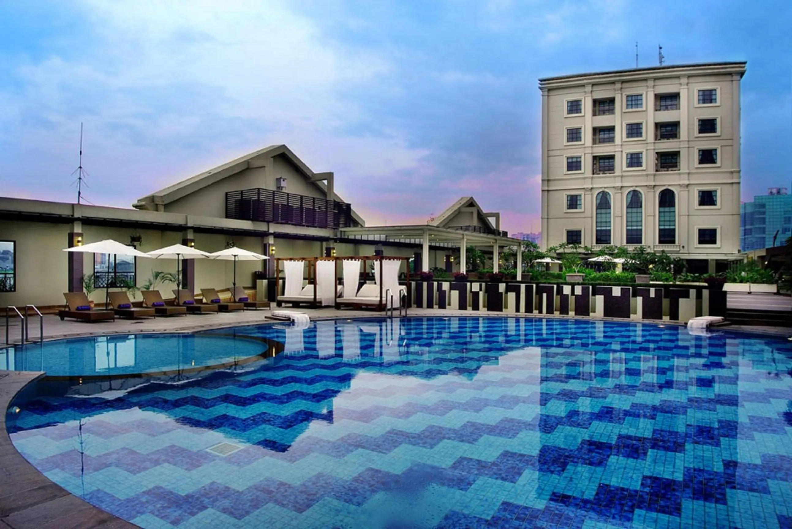 Swimming pool in Grand City Hall Hotel & Serviced Residences