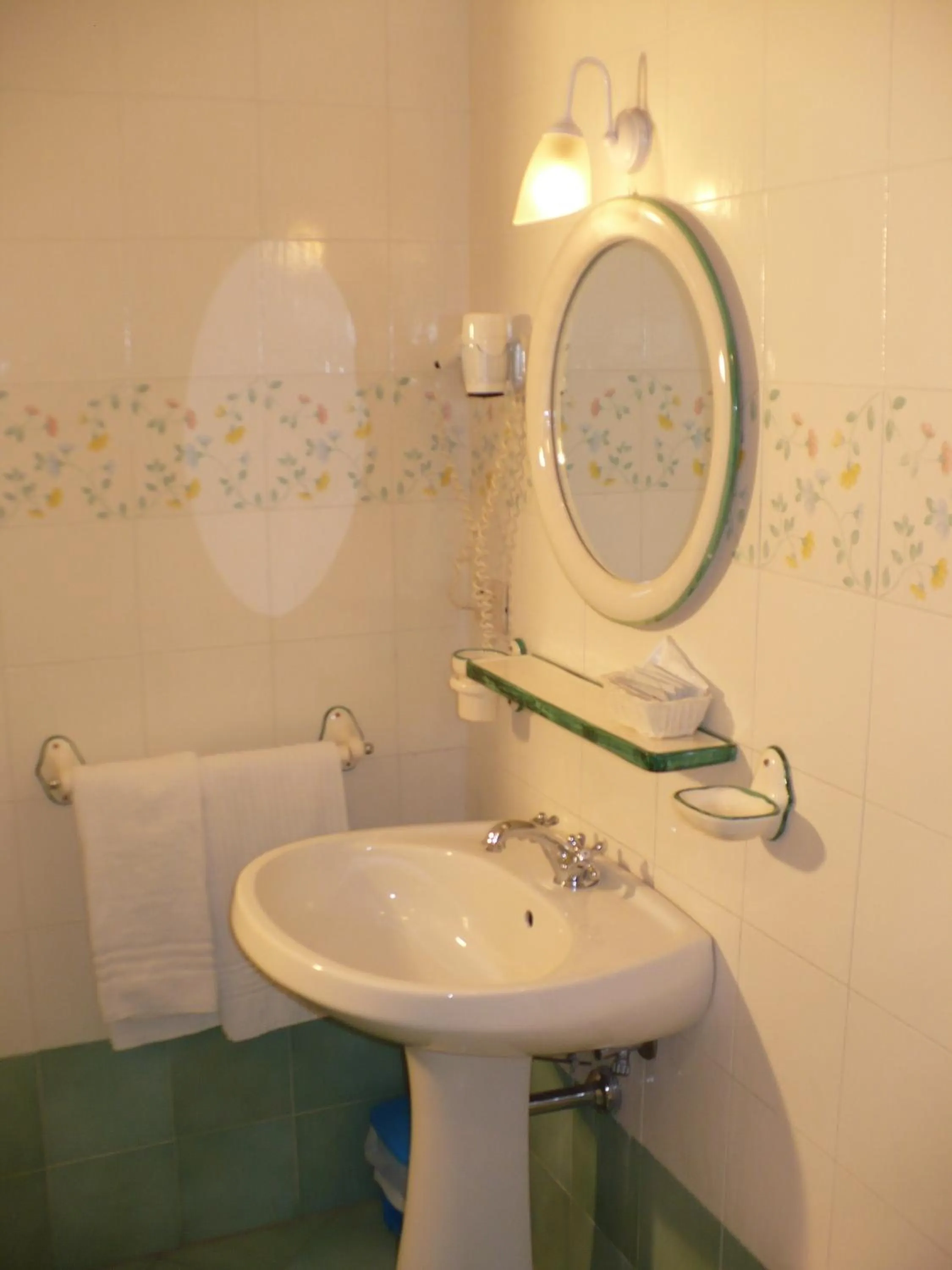 Toilet in Hotel Savoia