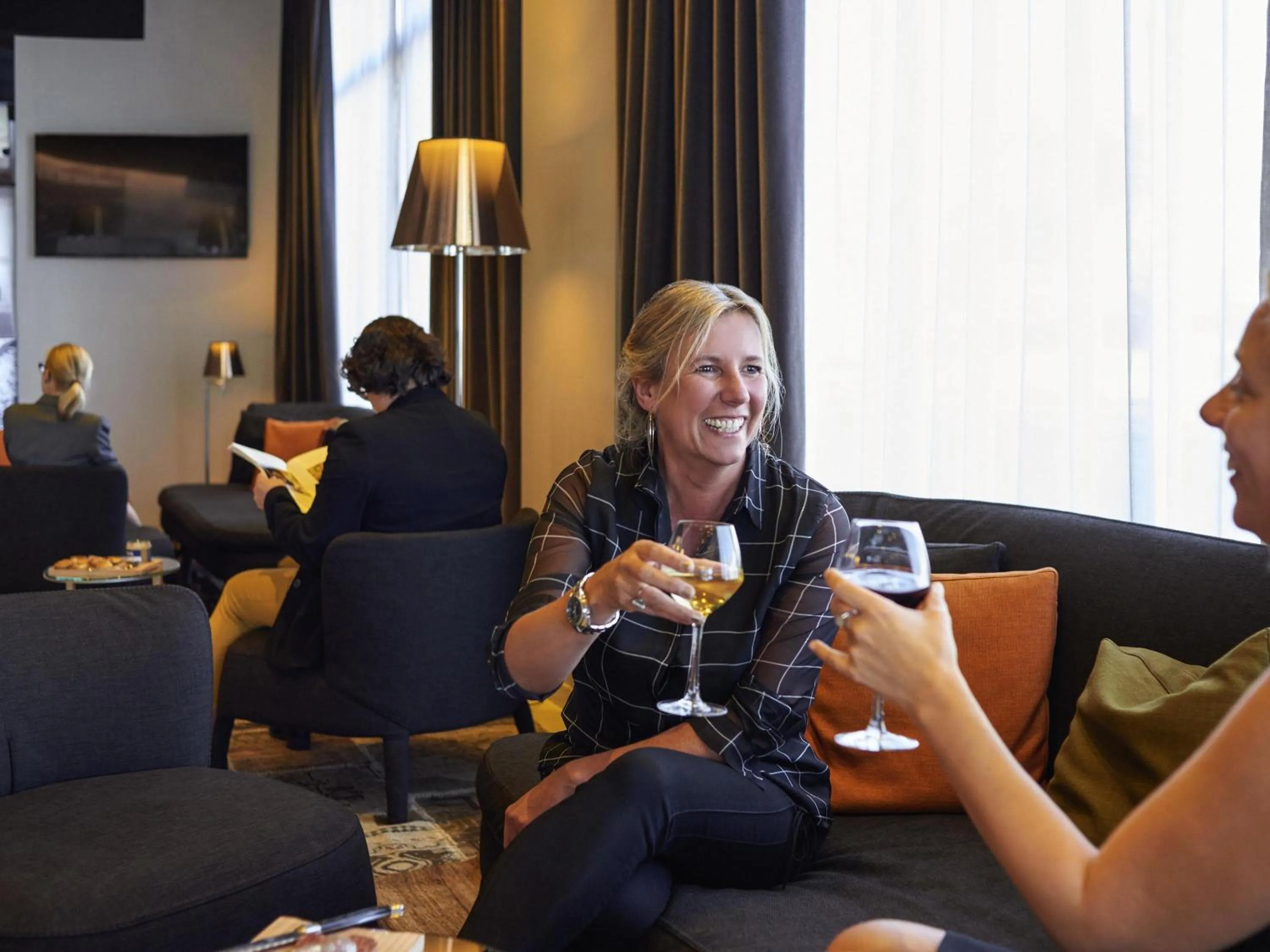 Lounge or bar in Mercure Saint Malo Balmoral