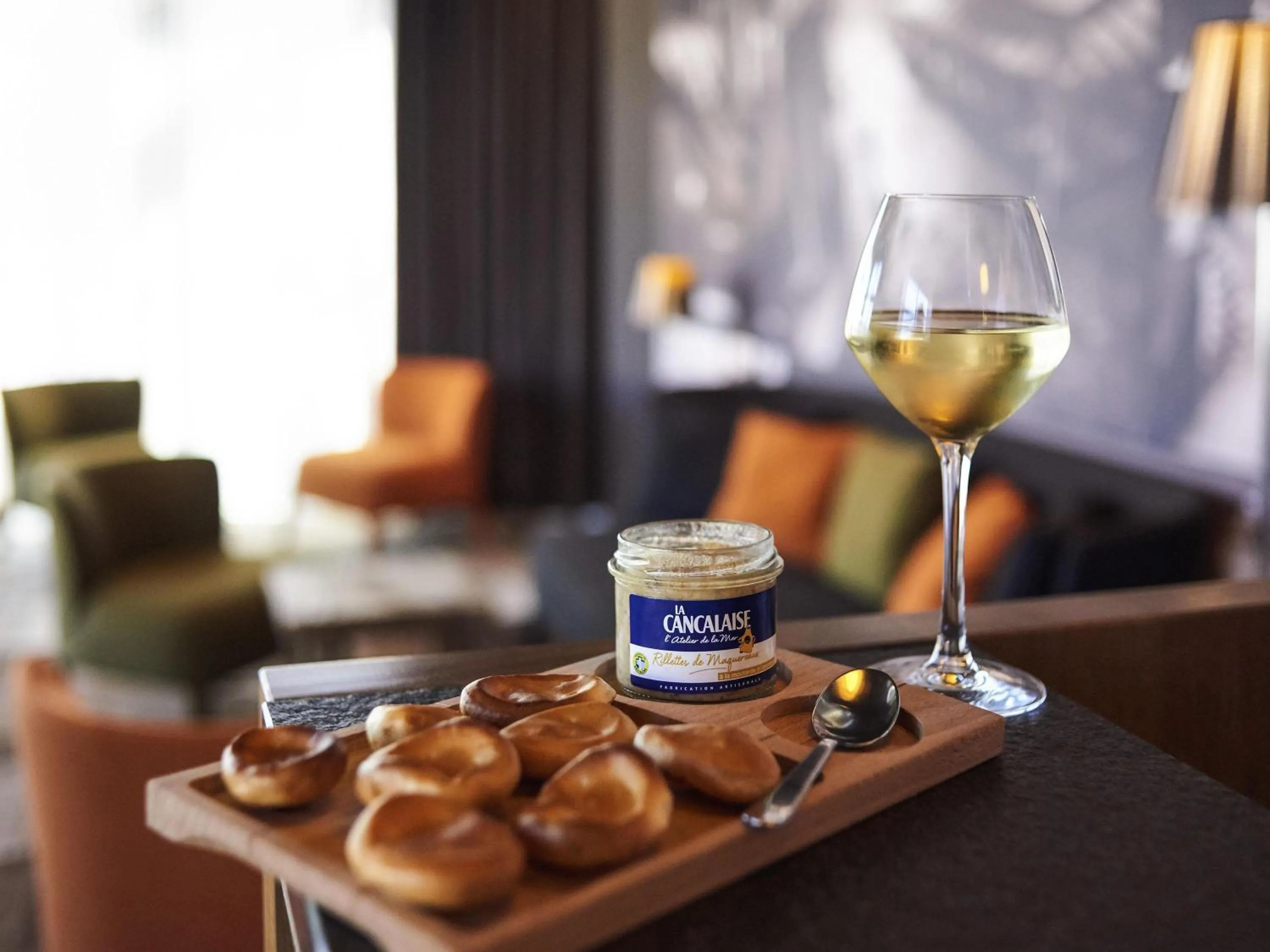 Lounge or bar in Mercure Saint Malo Balmoral