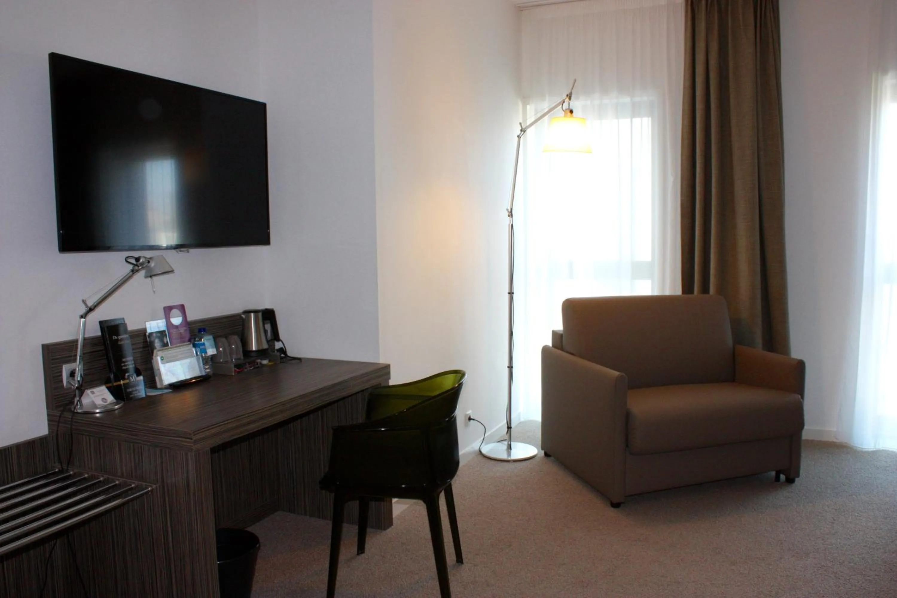 Bed in Mercure Saint Malo Balmoral