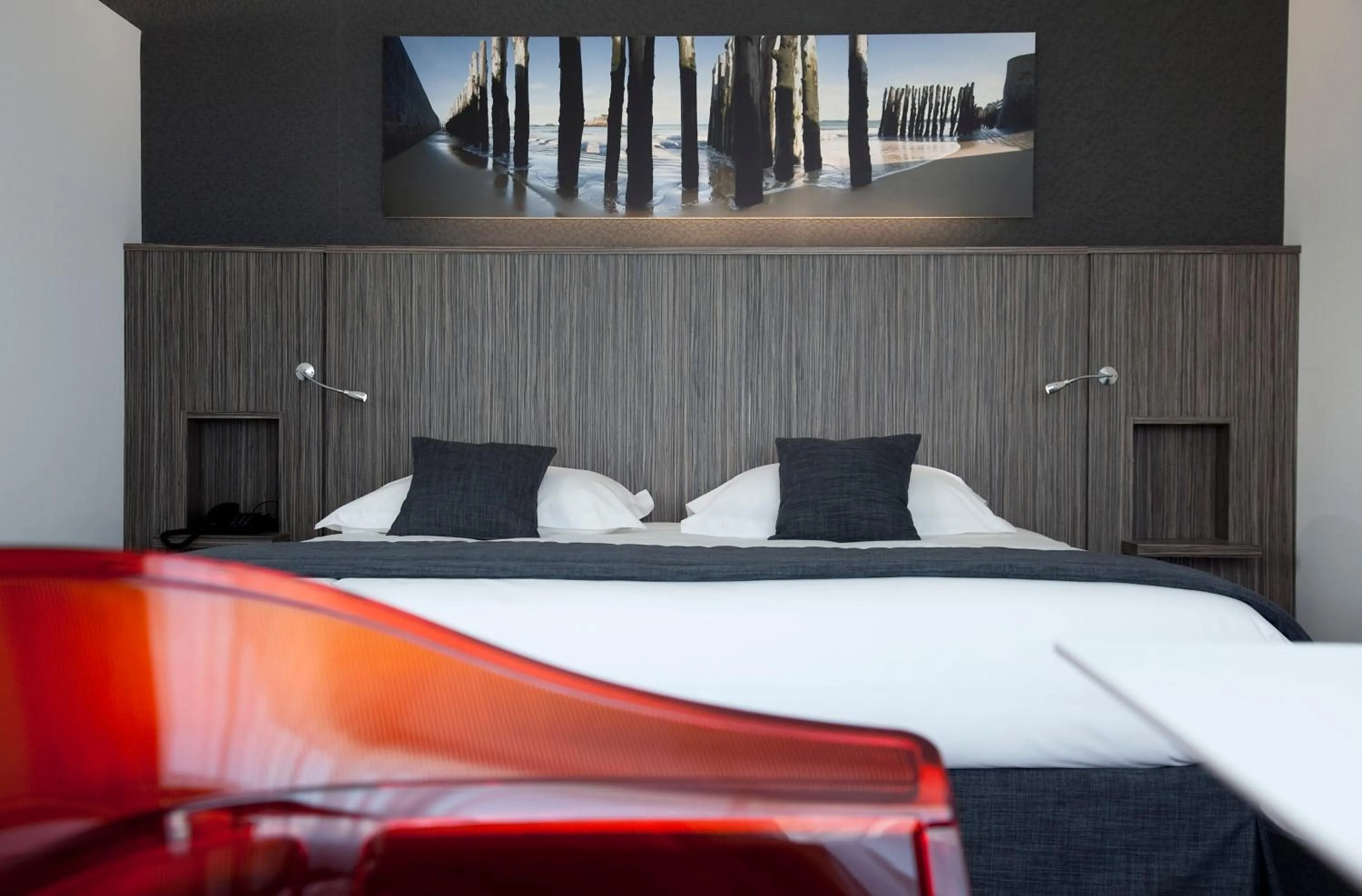 Bed in Mercure Saint Malo Balmoral