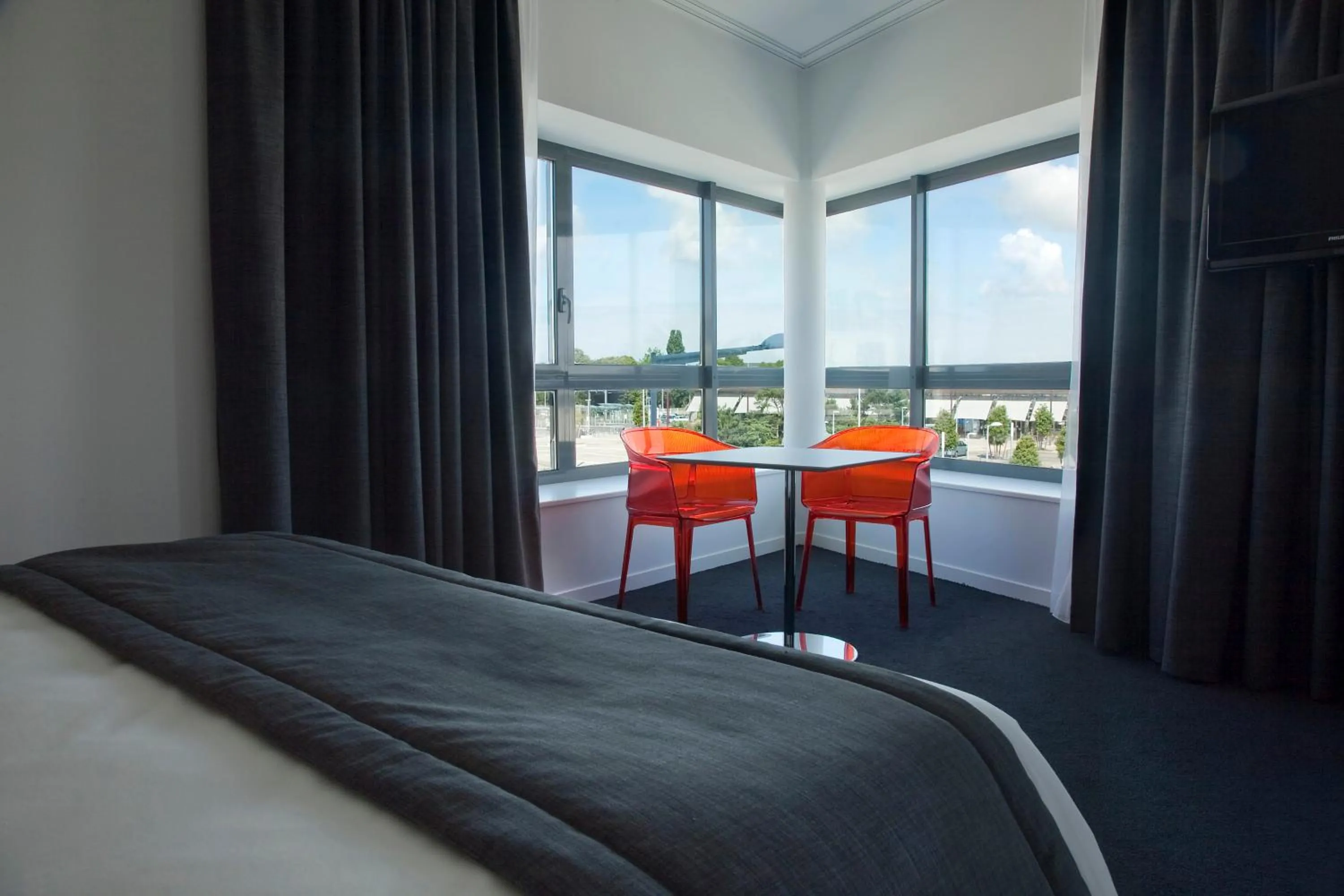 Bed in Mercure Saint Malo Balmoral