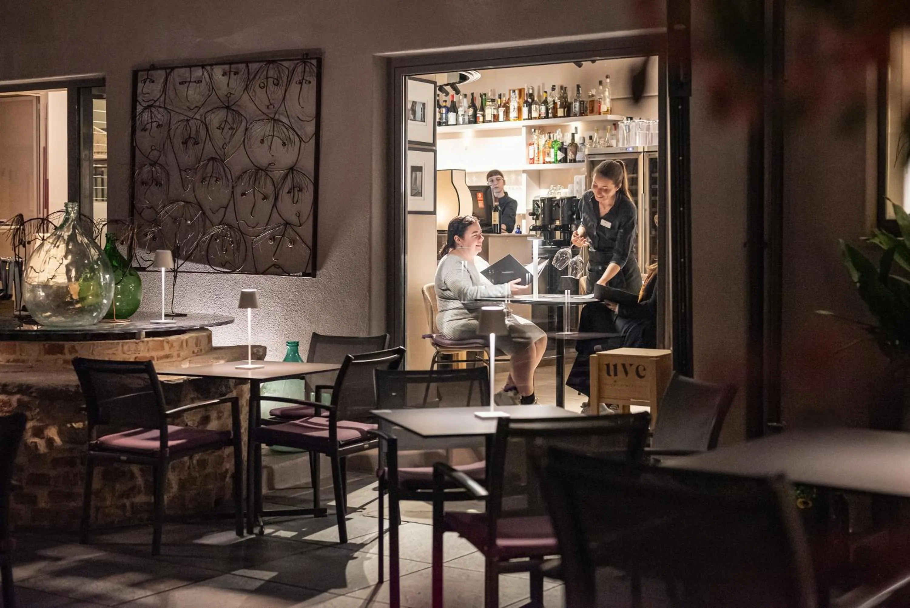 Restaurant/places to eat in Uve Rooms & Wine Bar