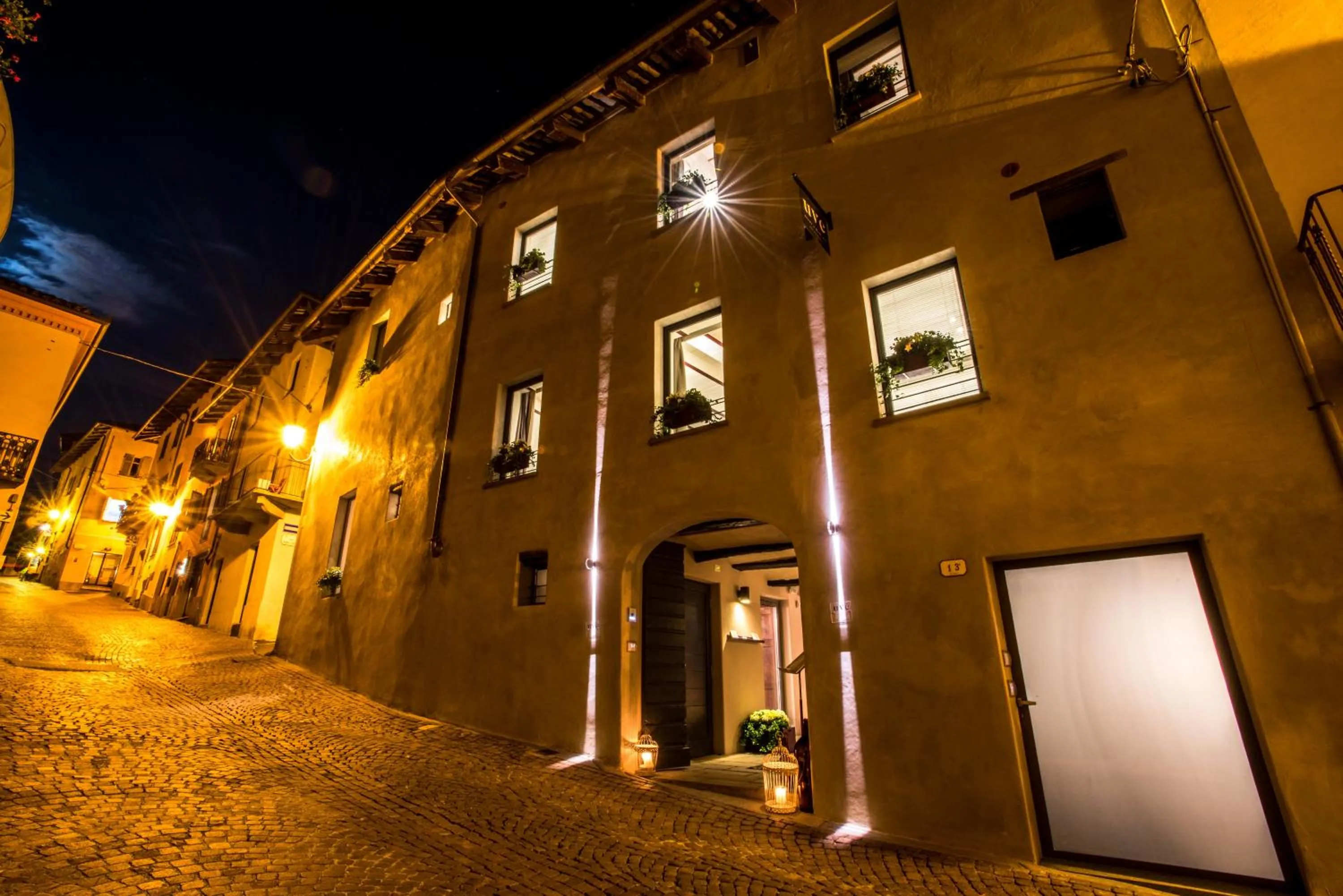 Property building in Uve Rooms & Wine Bar