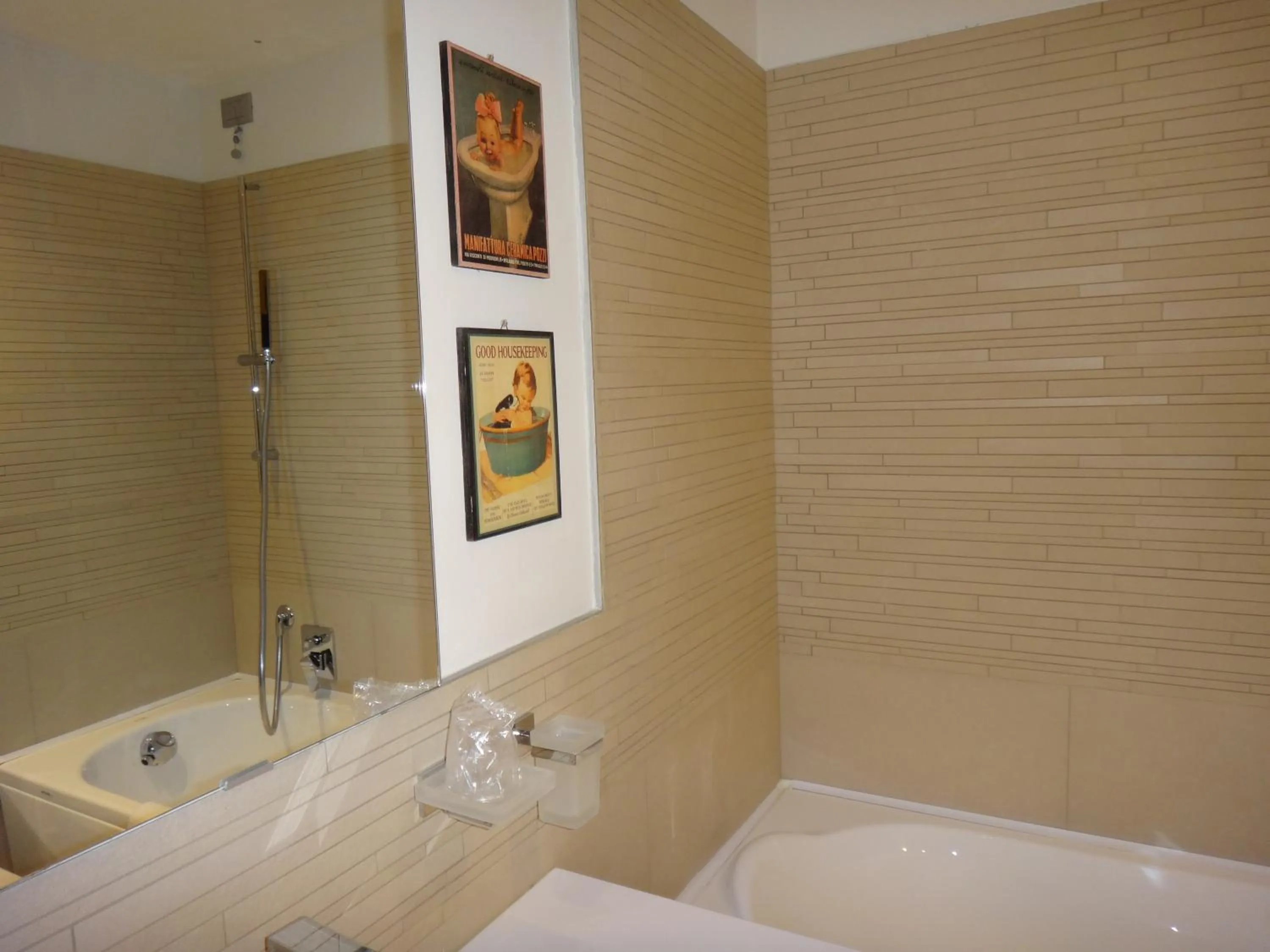 Bathroom in Hotel Ariston & Apartments