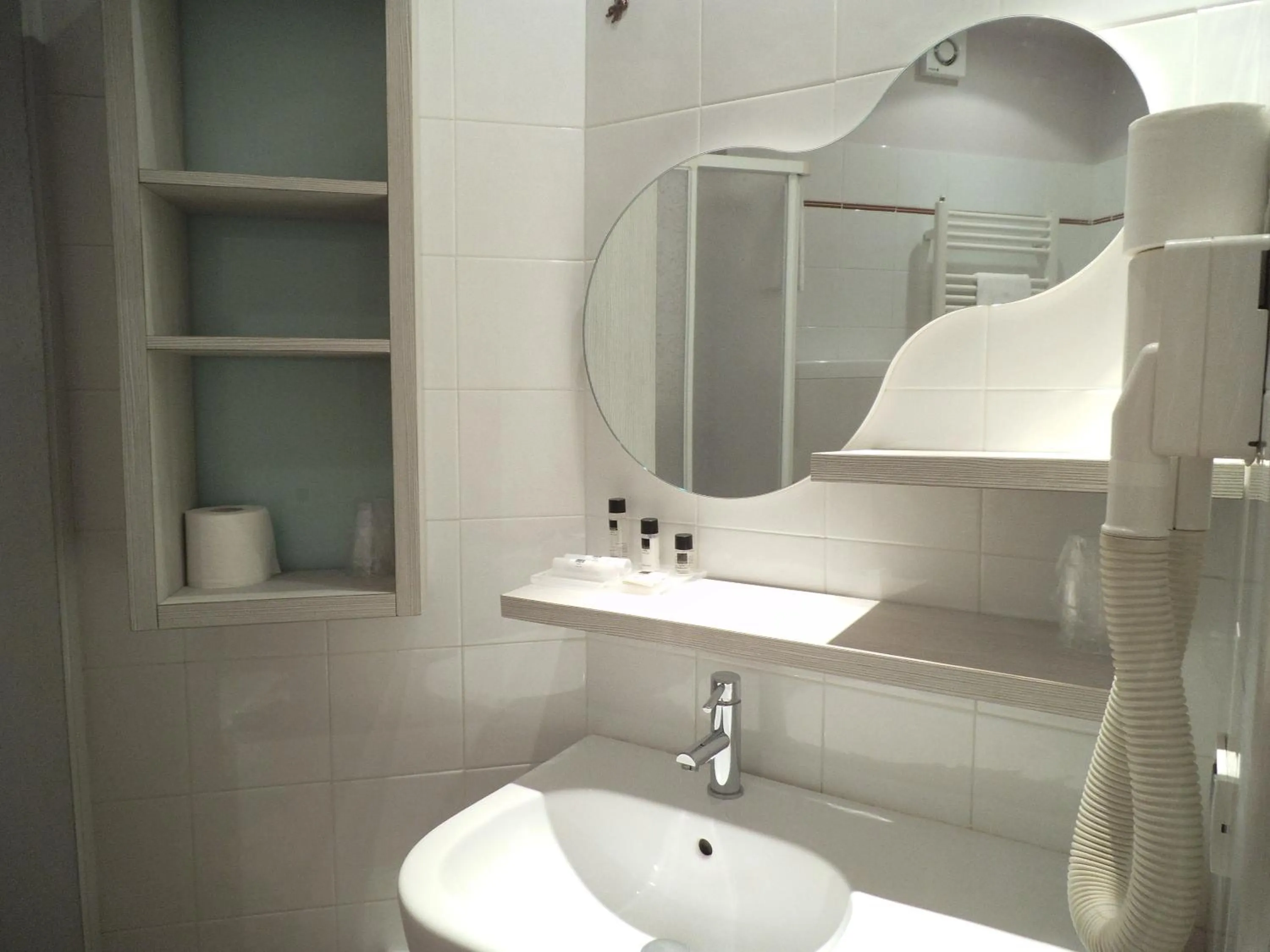 Bathroom in Hotel Ariston & Apartments