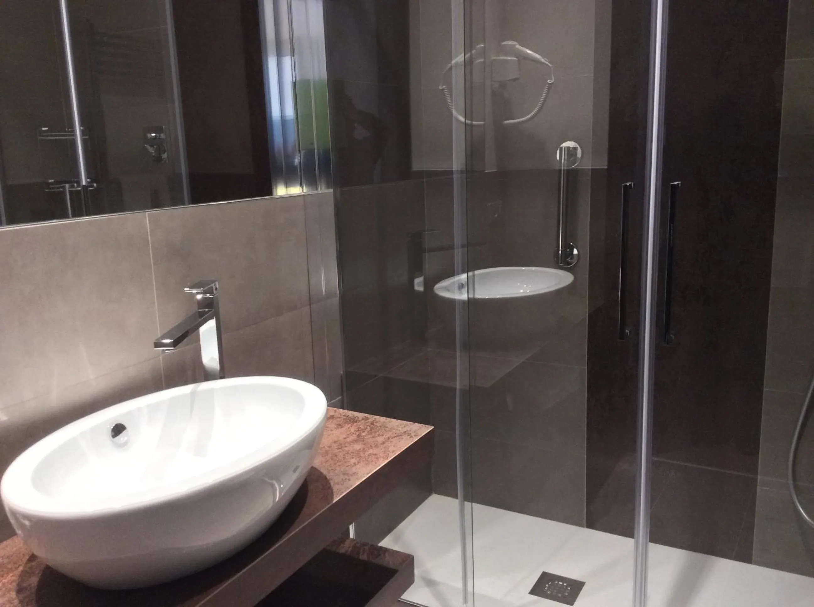 Bathroom in Hotel Ariston & Apartments