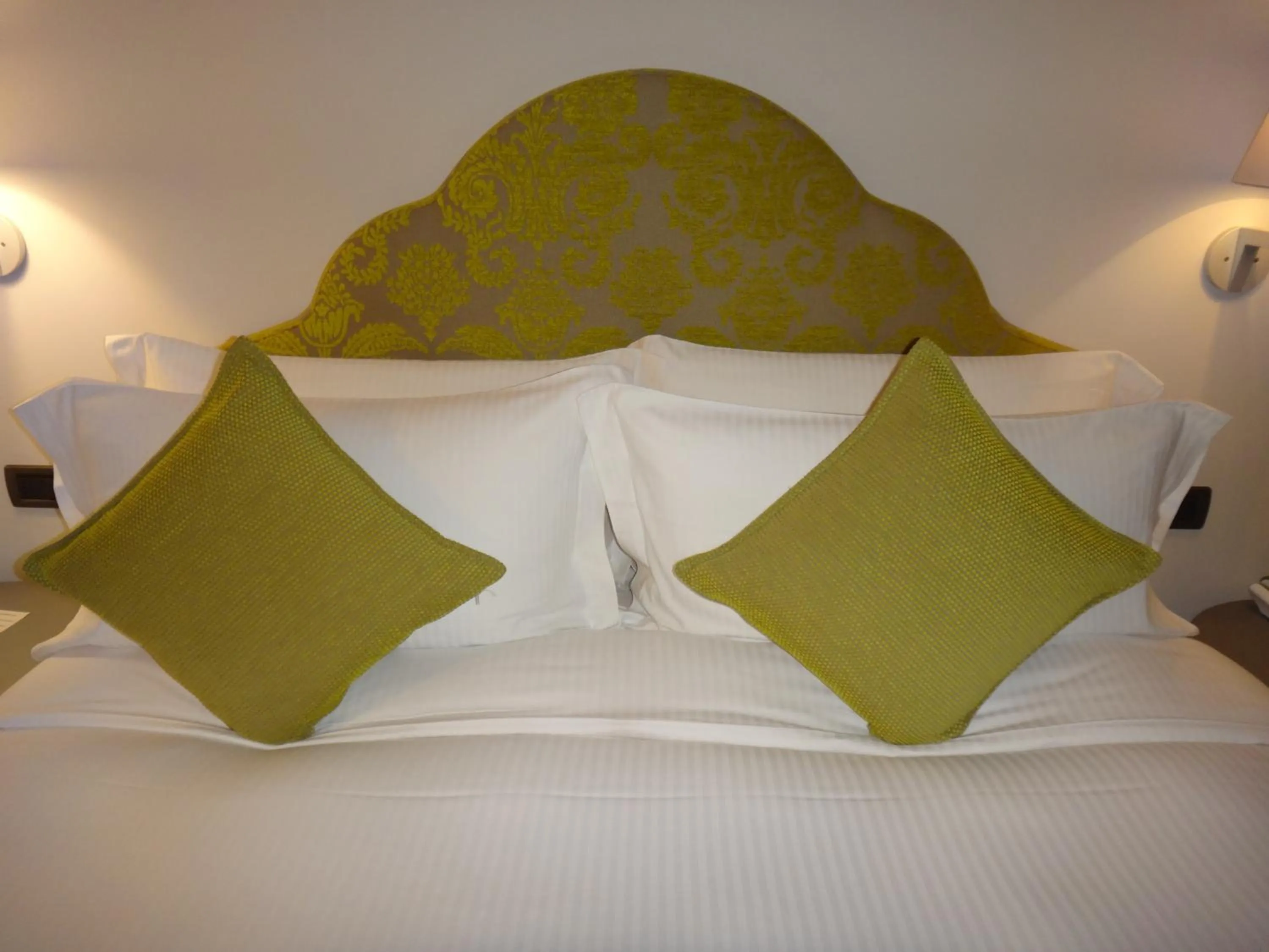 Decorative detail, Bed in Hotel Ariston & Apartments