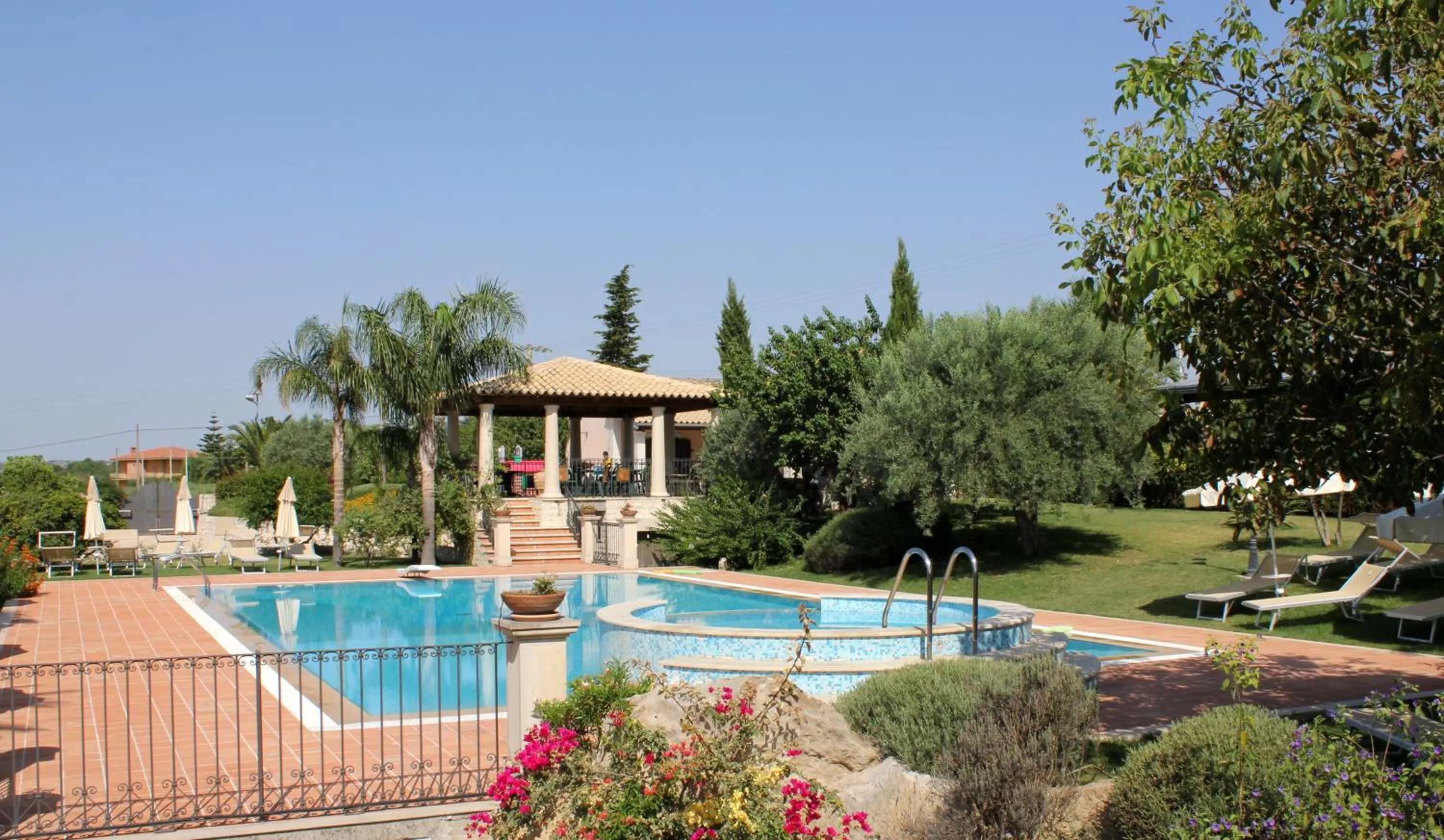 Swimming pool in Agriturismo Il Granaio Hotel & SPA