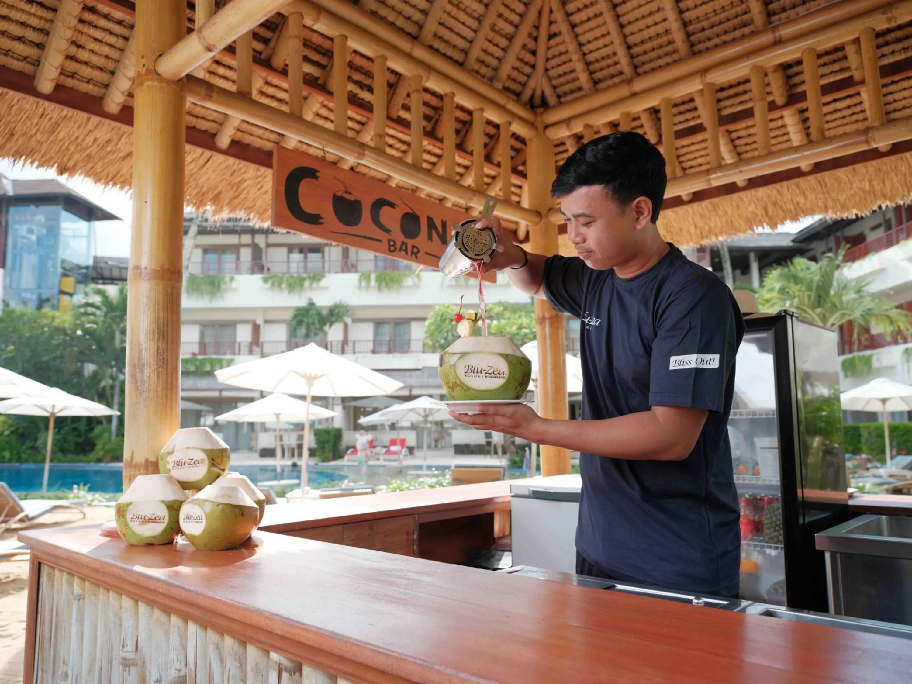 Lounge or bar in Blu-Zea Resort by Double-Six