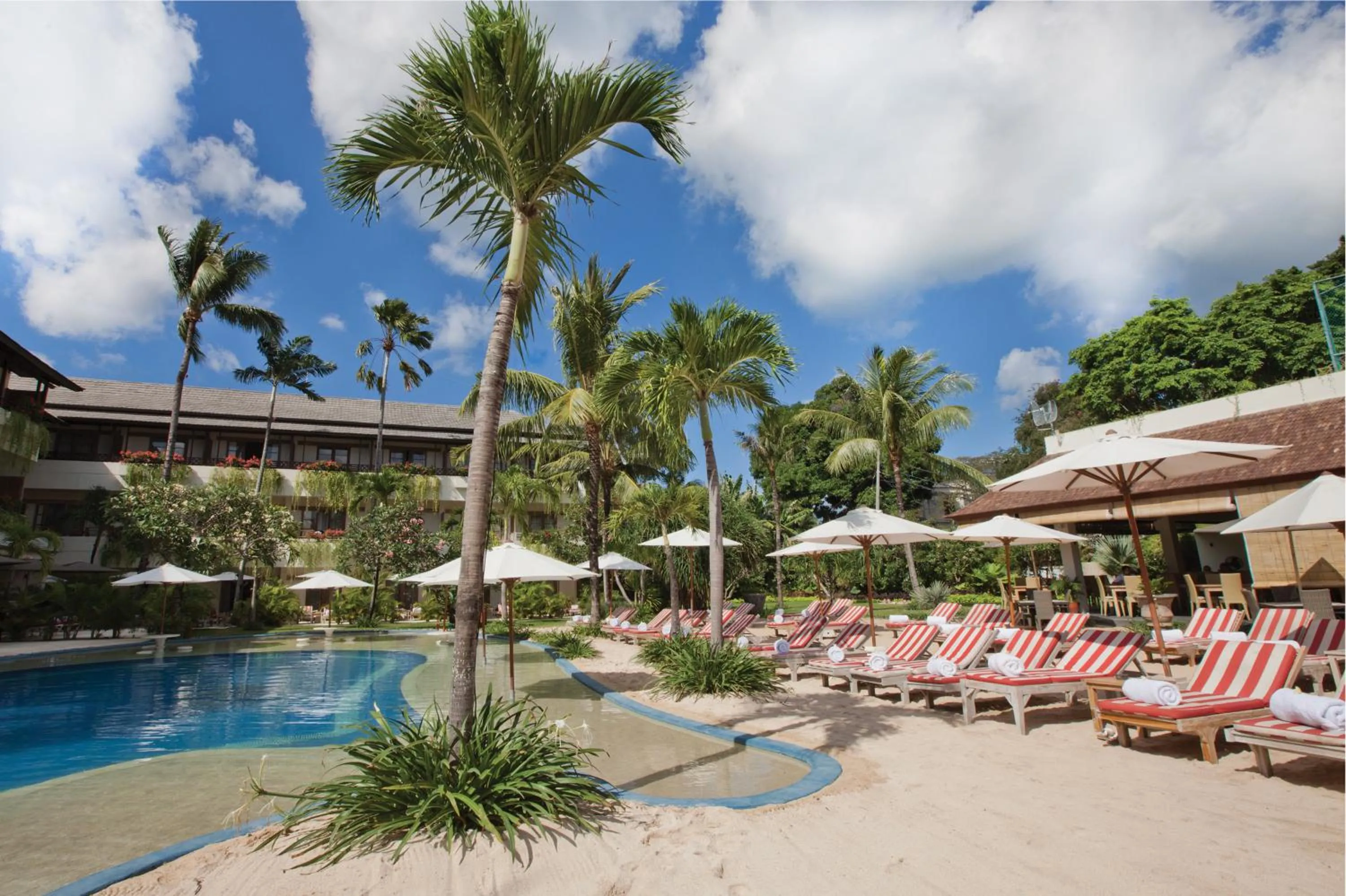 Swimming pool in Blu-Zea Resort by Double-Six