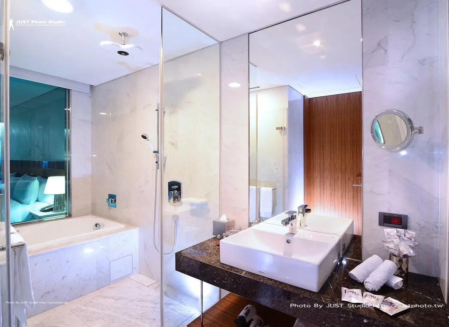 Twin Room in FleurLis Hotel Twin Room in FleurLis Hotel