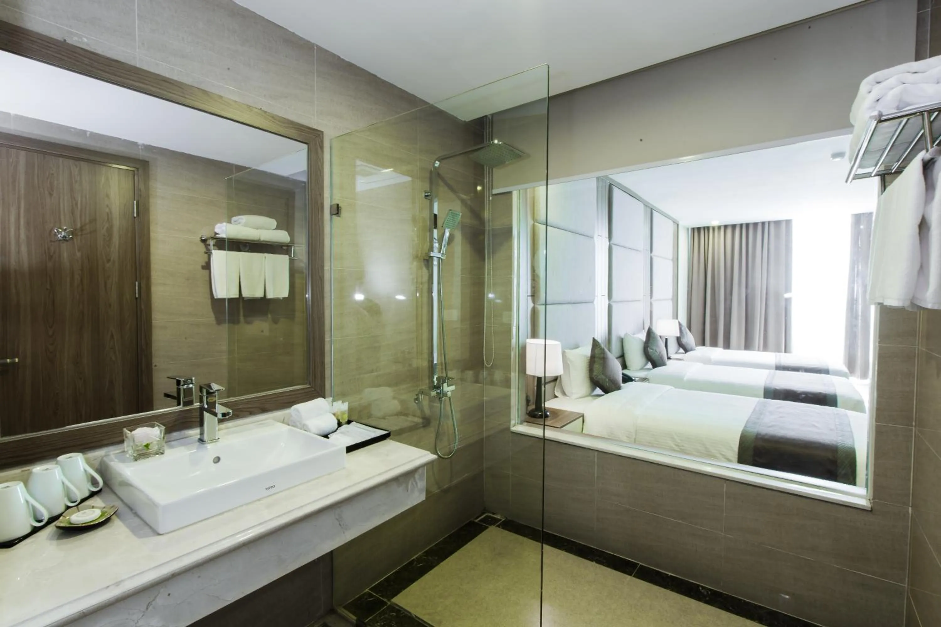 Shower, Bed in Muong Thanh Luxury Ha Nam