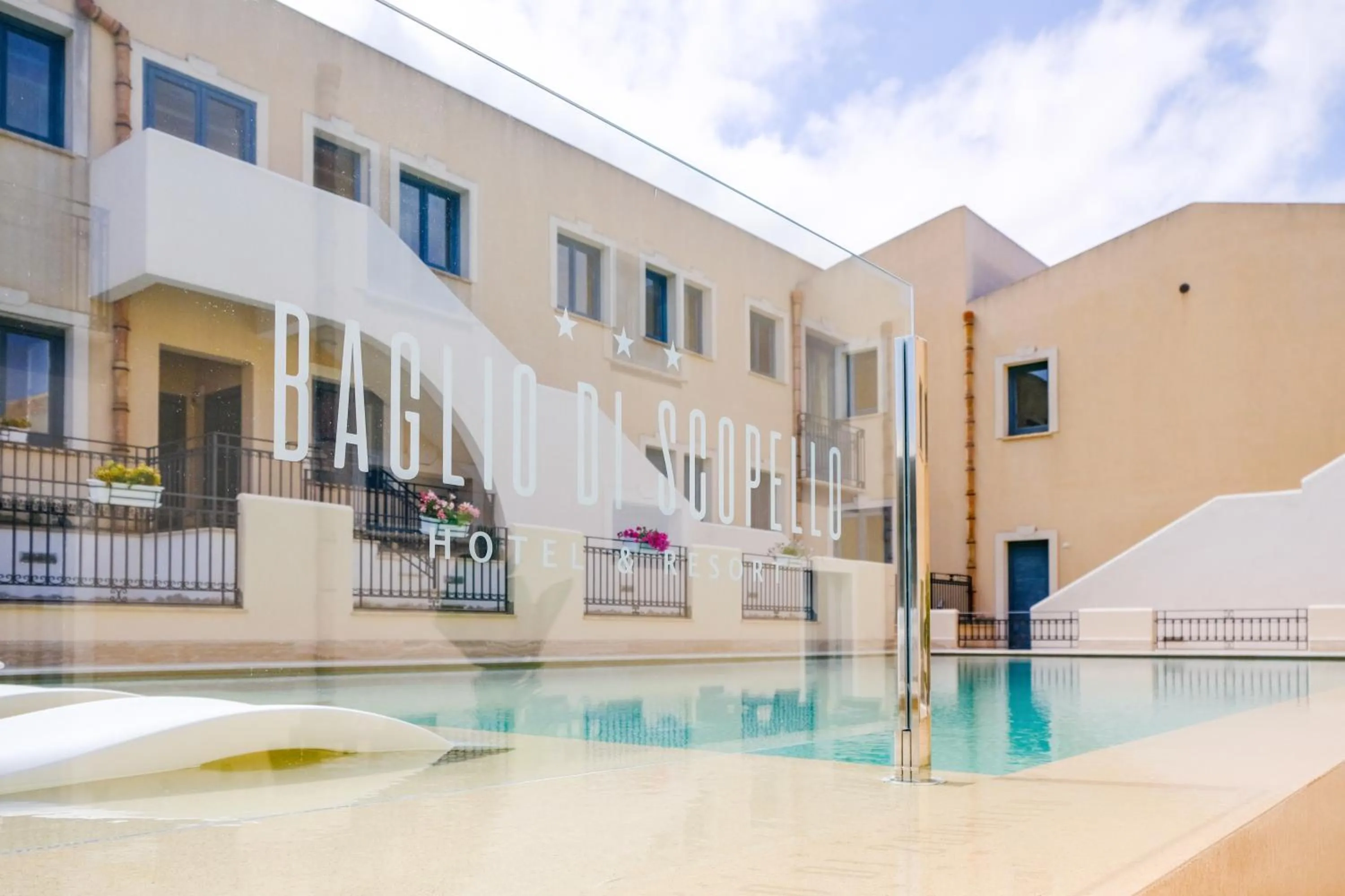 Swimming pool in Hotel Baglio Di Scopello