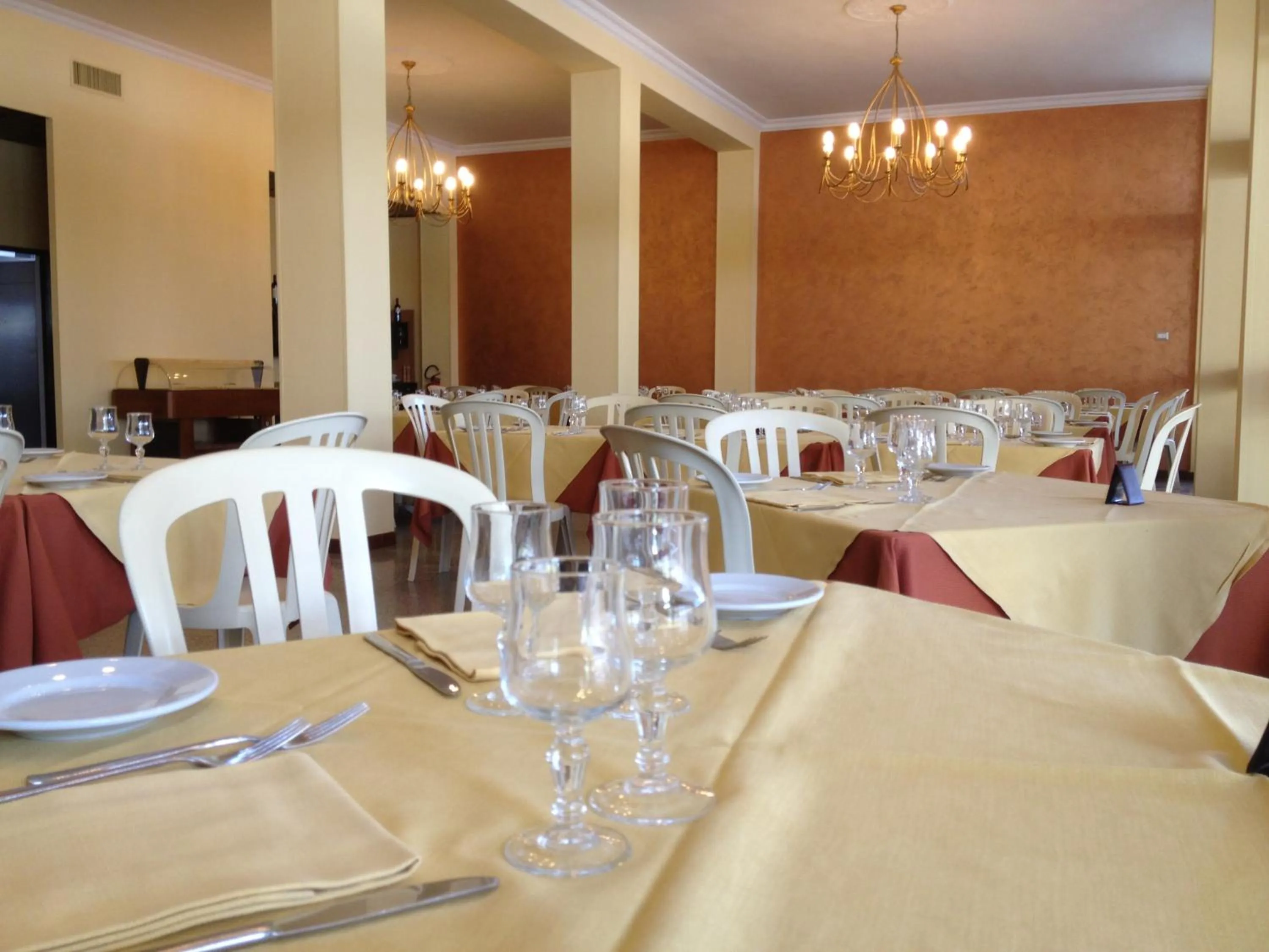 Restaurant/places to eat in Hotel Turismo
