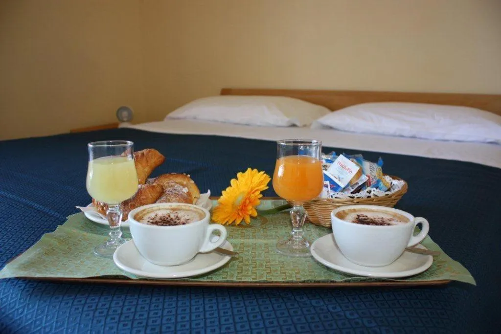 Breakfast, Bed in Hotel Turismo