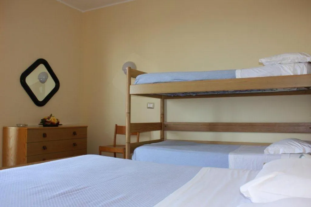 bunk bed, Bed in Hotel Turismo