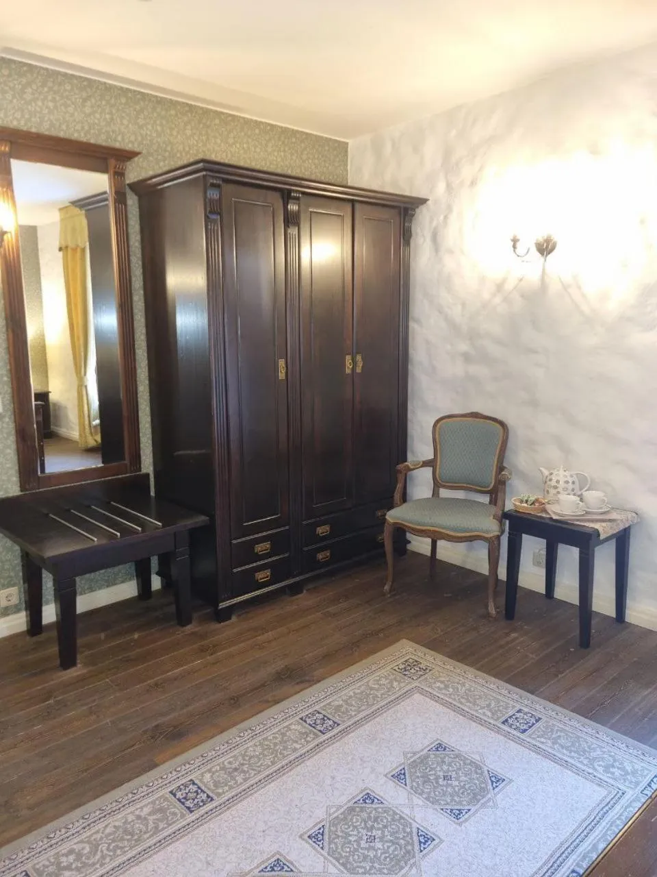 wardrobe in Taanilinna Hotell