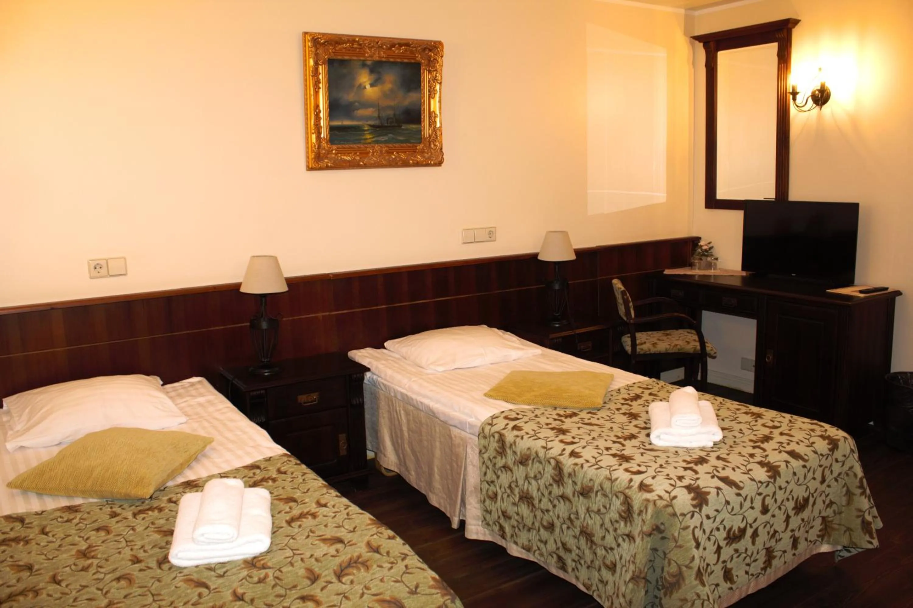 Photo of the whole room, Bed in Taanilinna Hotell