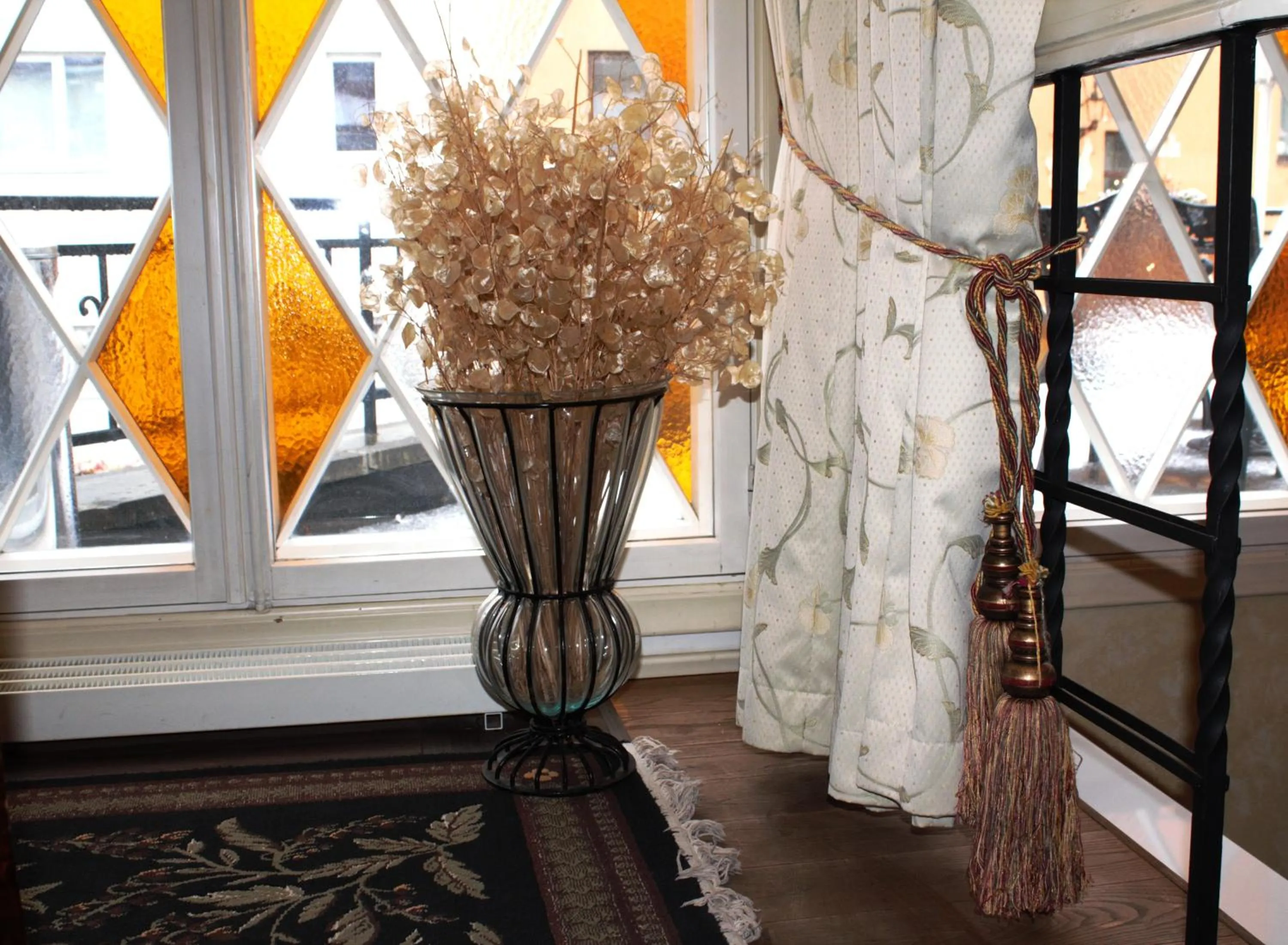 Communal lounge/ TV room in Taanilinna Hotell