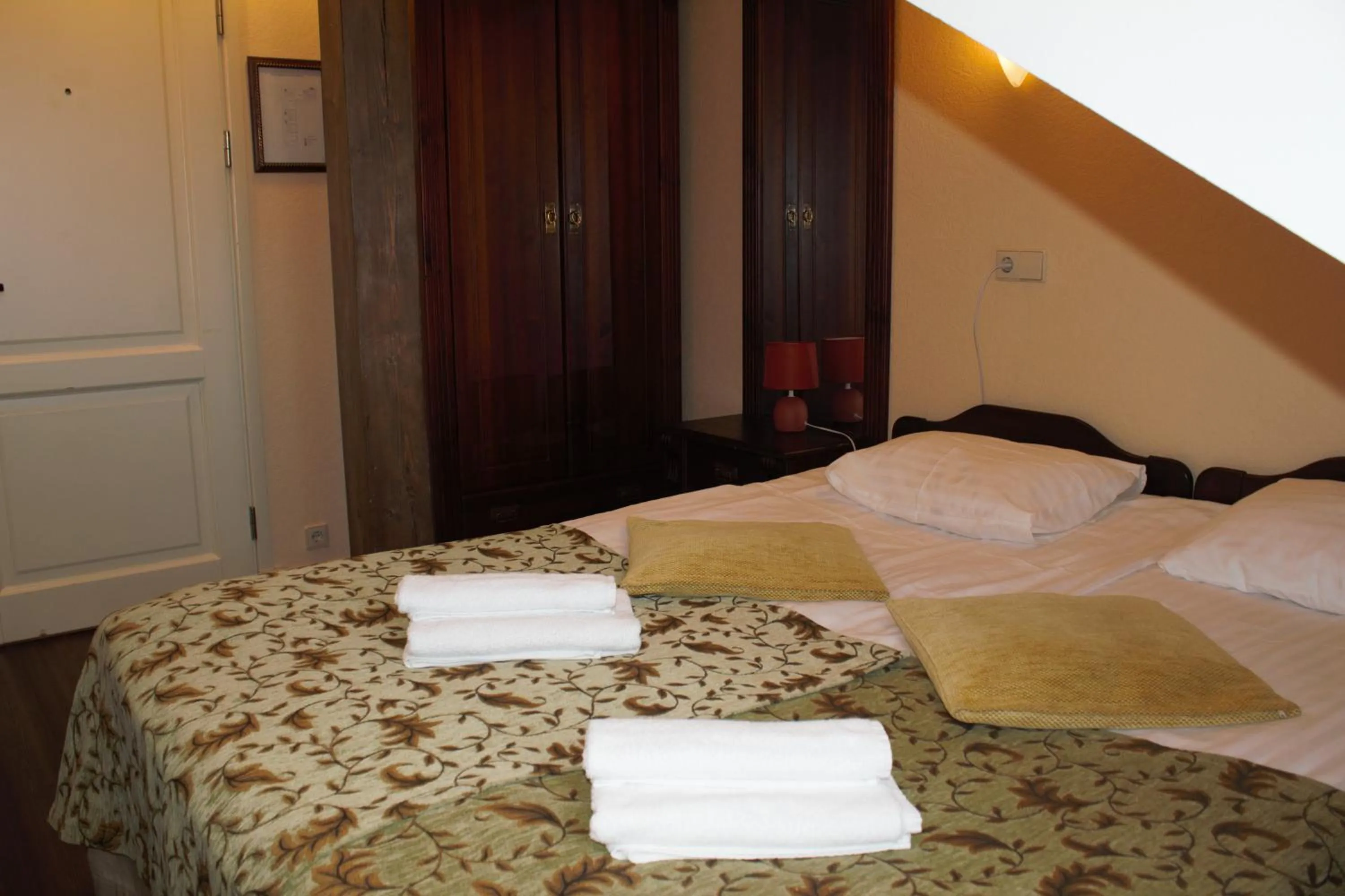 Photo of the whole room, Bed in Taanilinna Hotell