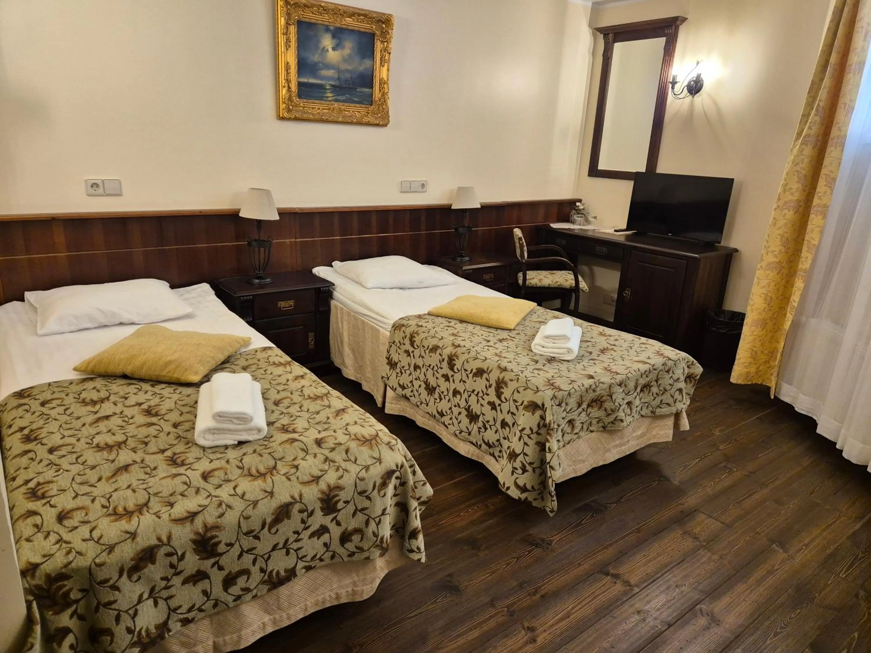 Photo of the whole room, Bed in Taanilinna Hotell