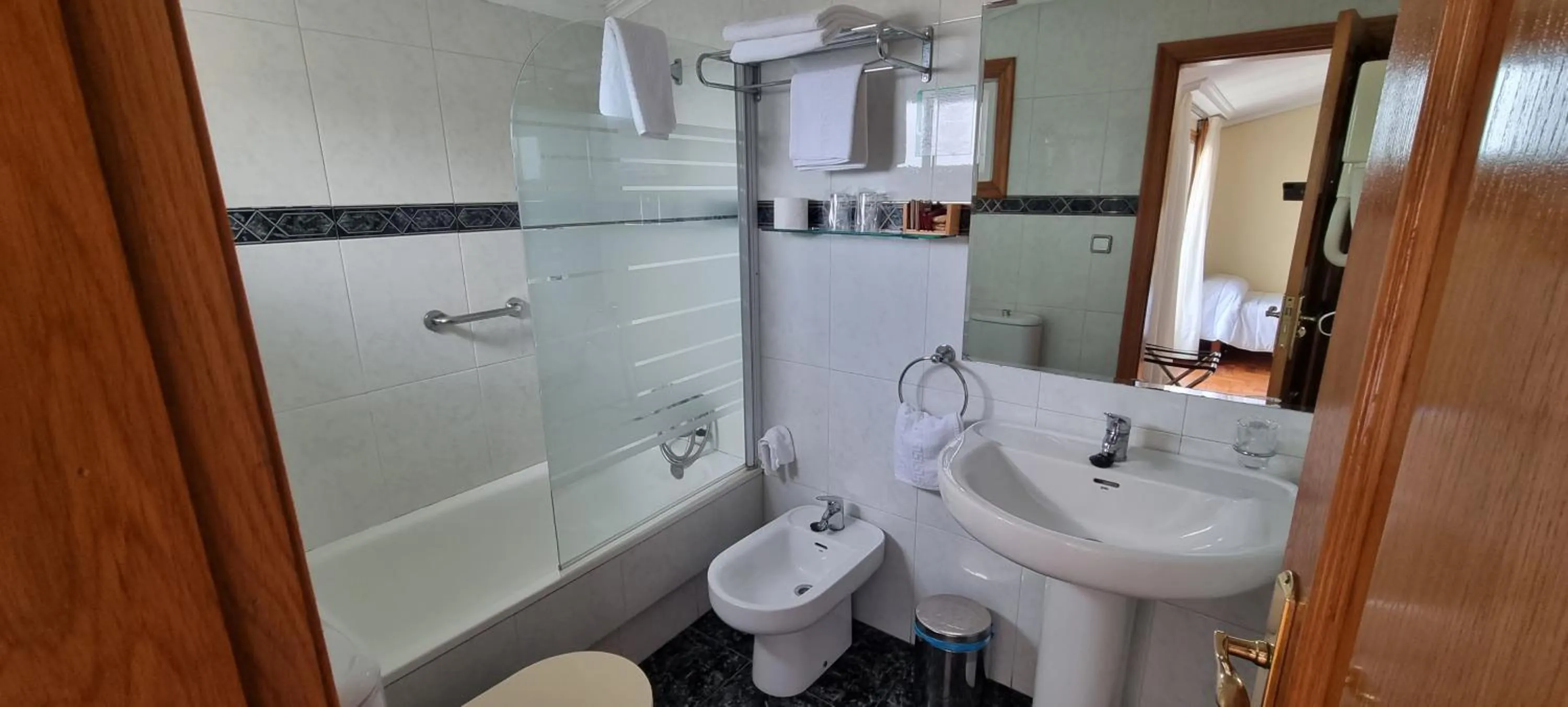 Bath in Hotel Miramar Playa America Nigran