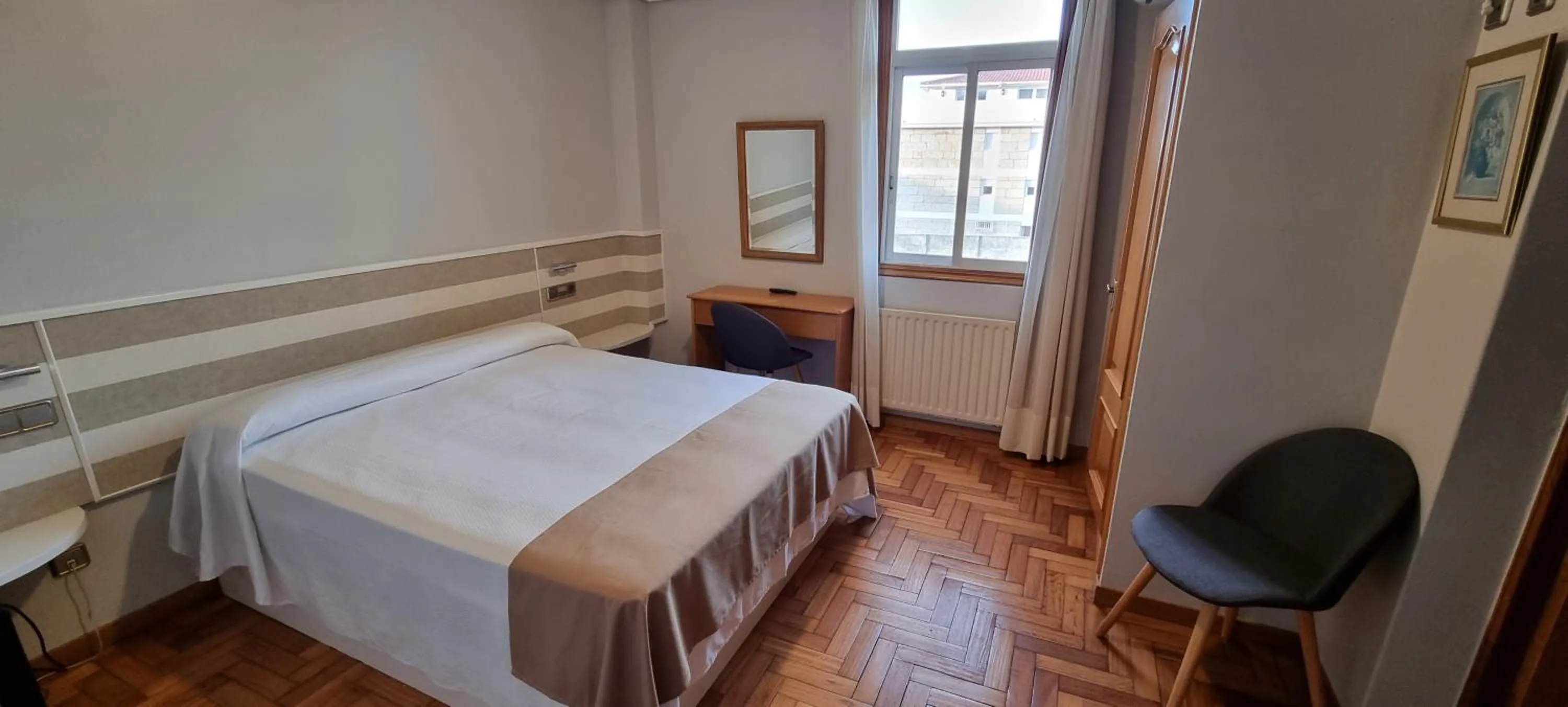 Street view, Bed in Hotel Miramar Playa America Nigran